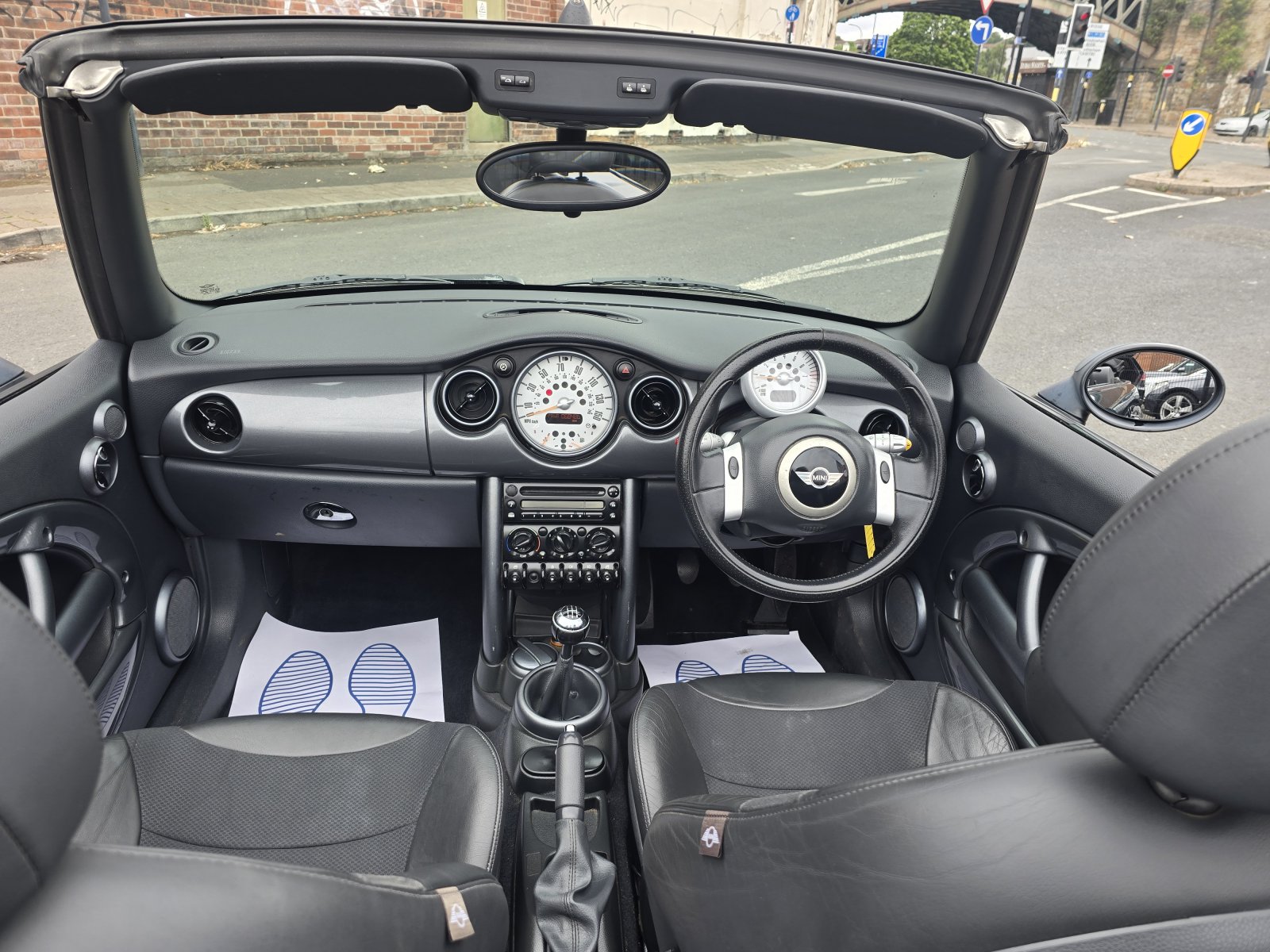 MINI Convertible - Image 12