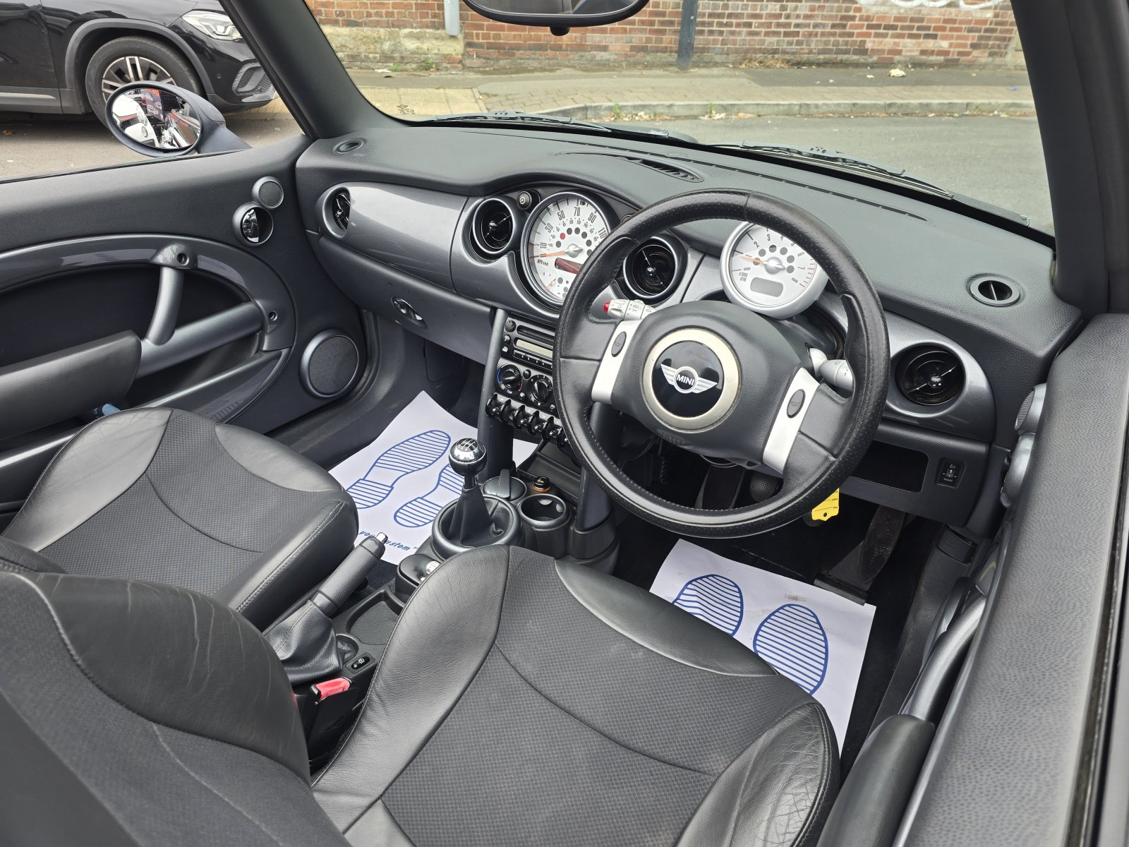 MINI Convertible - Image 13