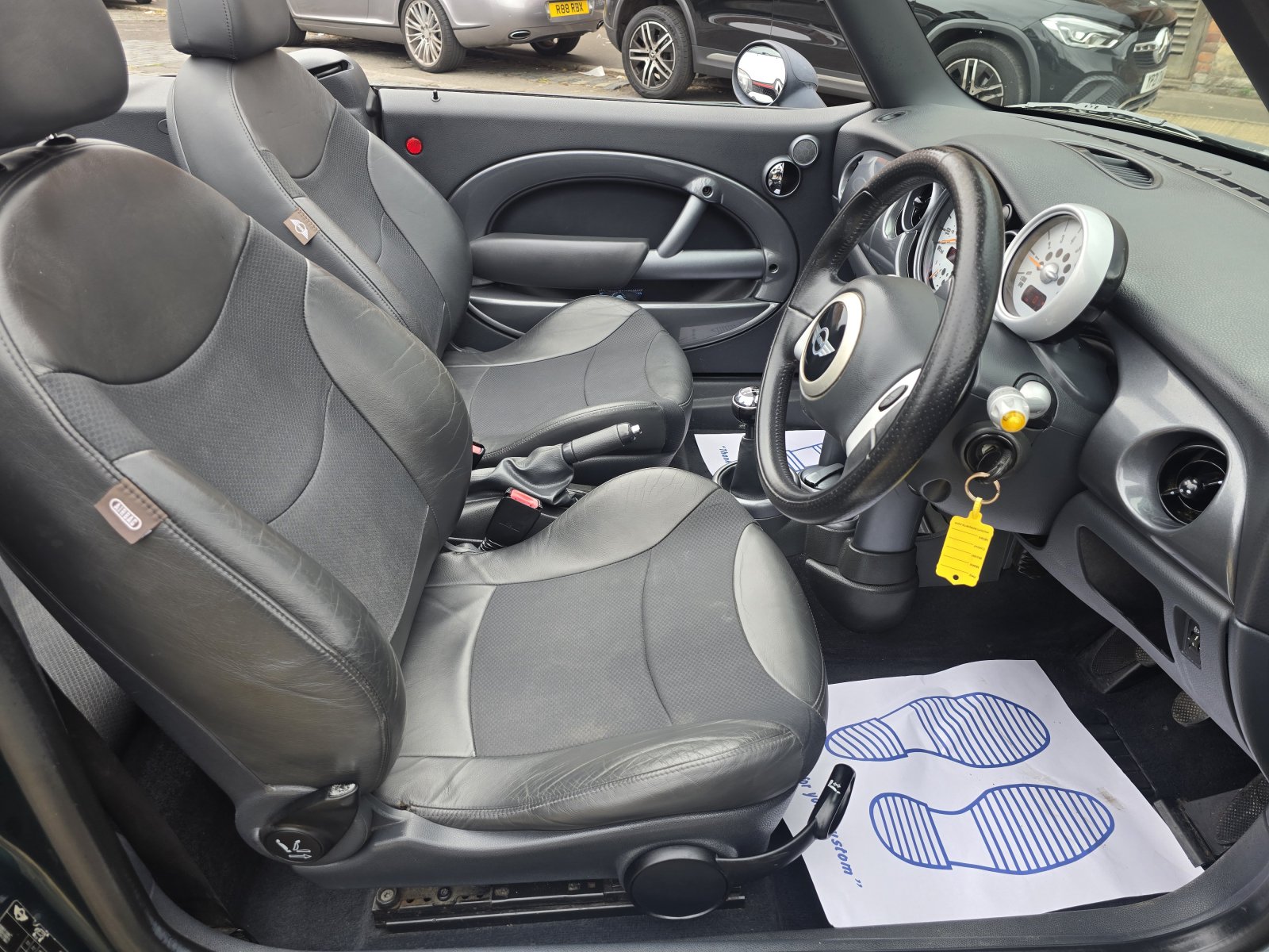 MINI Convertible - Image 15