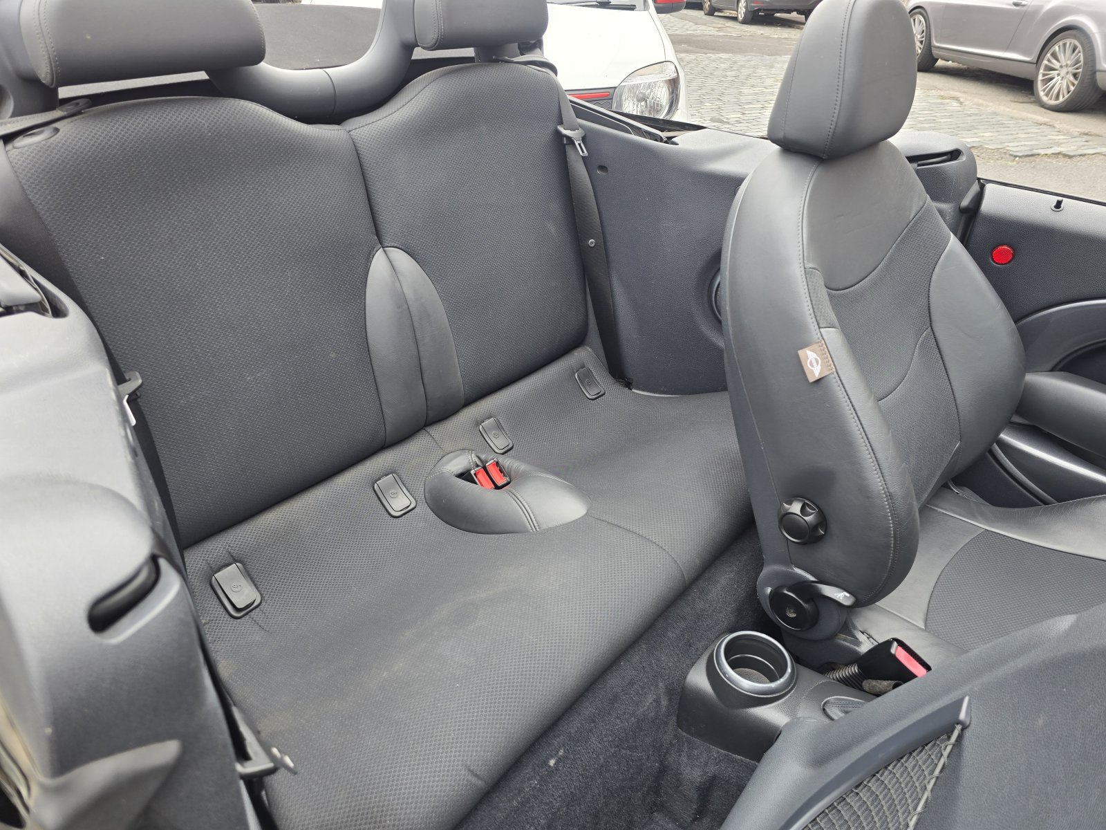 MINI Convertible - Image 16