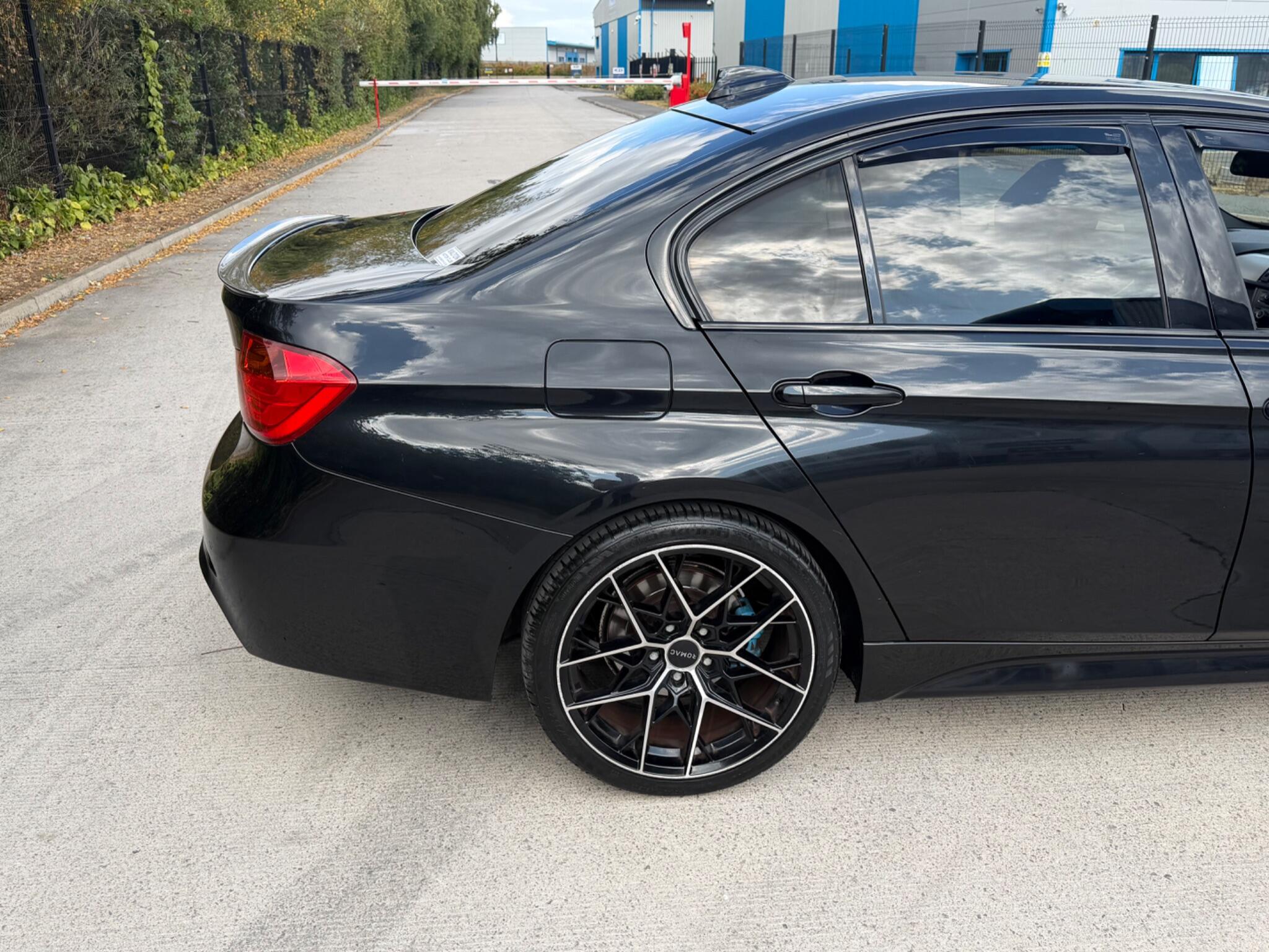 BMW 3 Series - Image 4