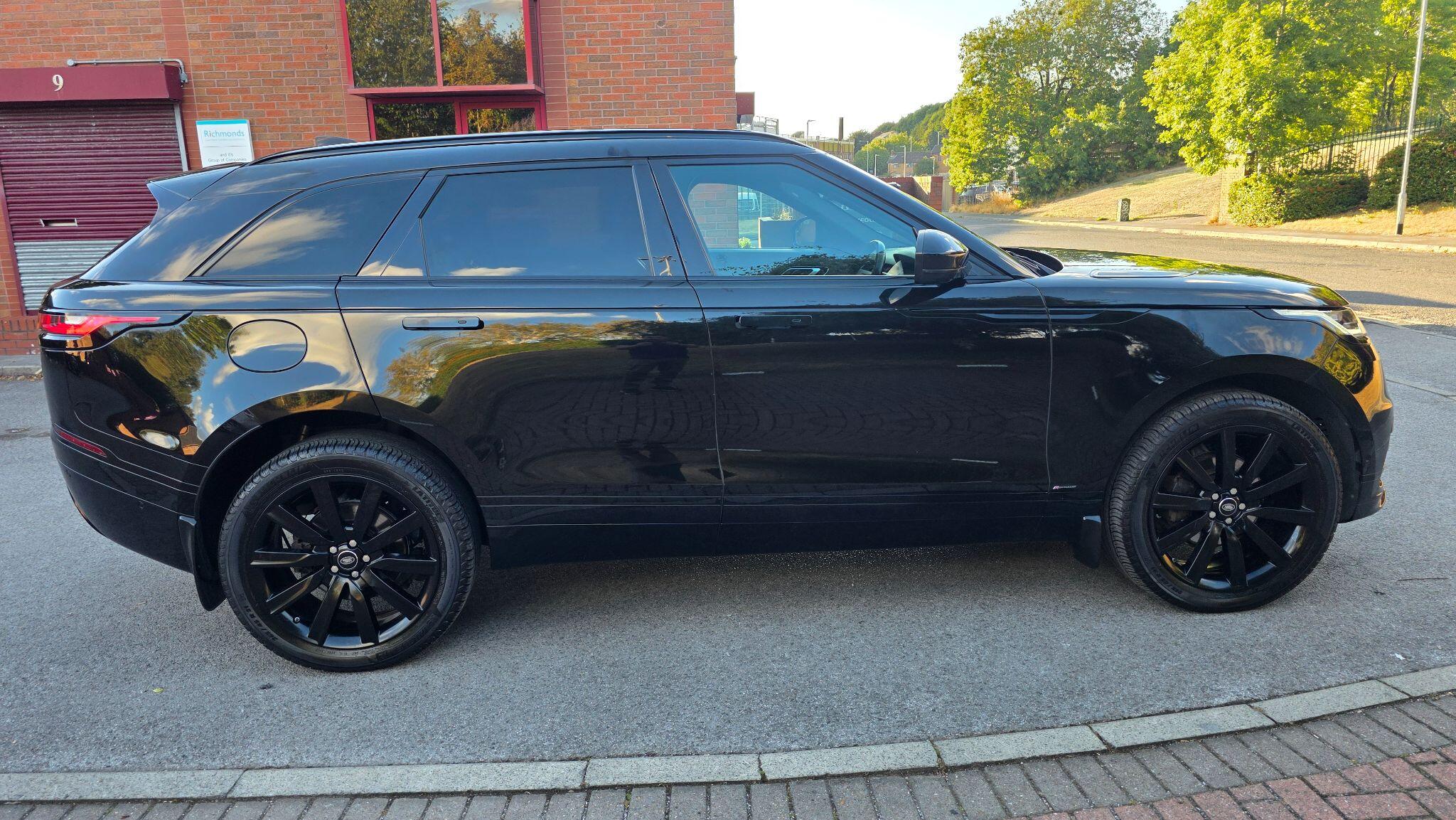 Land Rover Range Rover Velar - Image 11