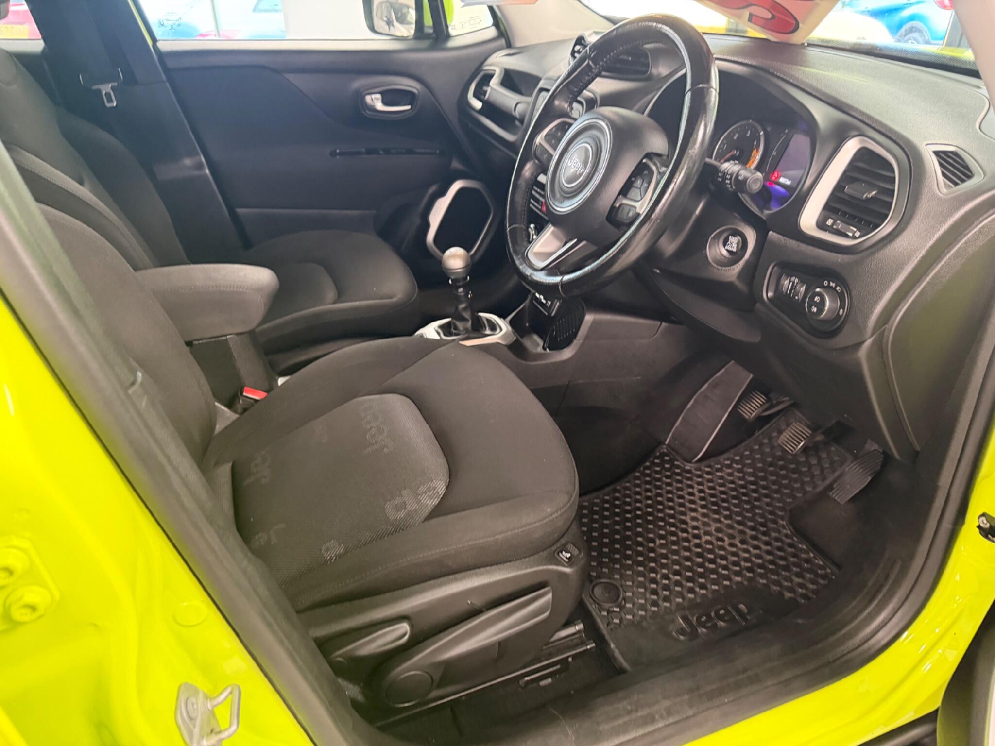 Jeep Renegade - Image 10