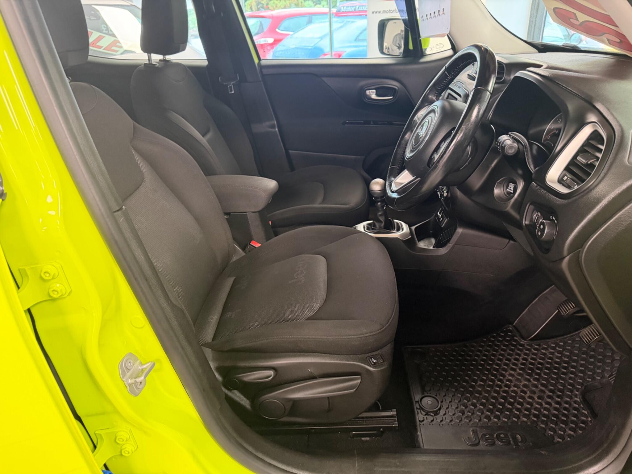 Jeep Renegade - Image 11