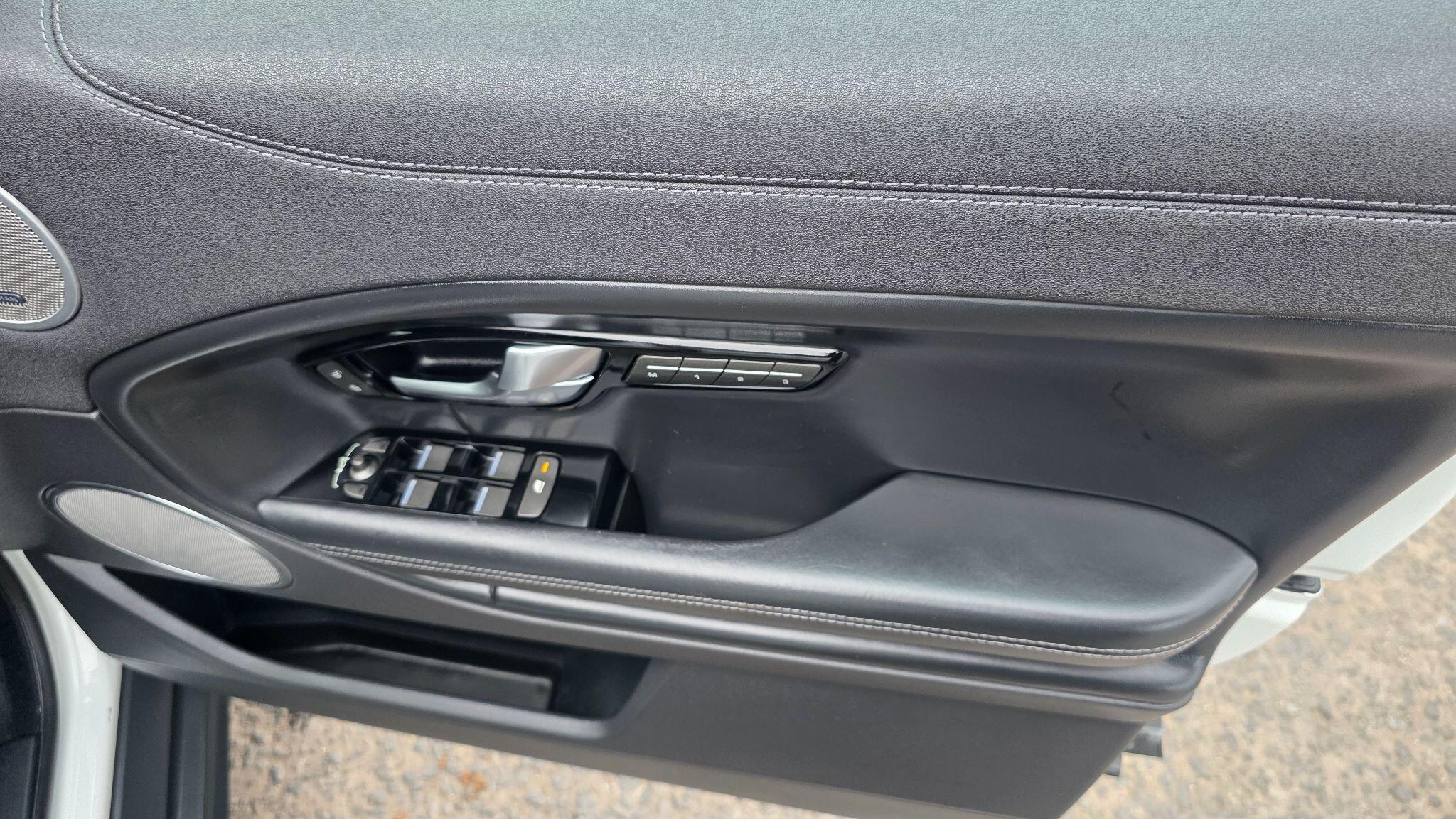 Land Rover Range Rover Evoque - Image 15