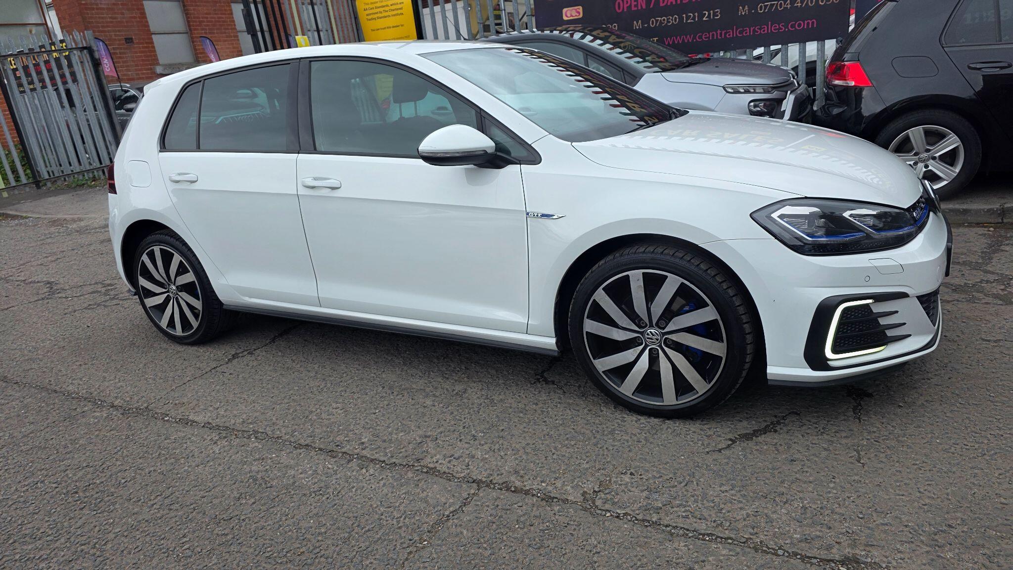 Volkswagen Golf - Image 4