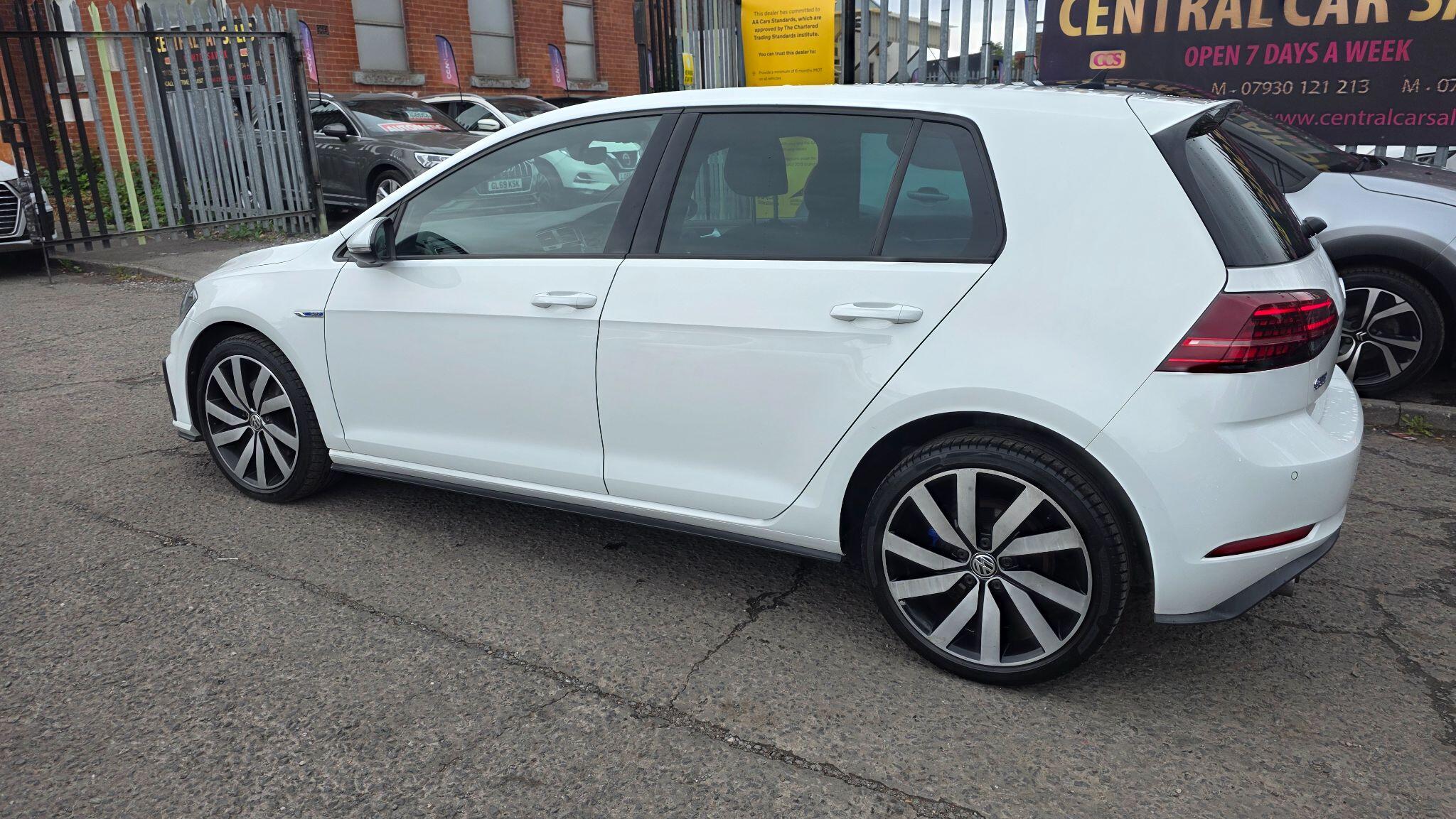 Volkswagen Golf - Image 11