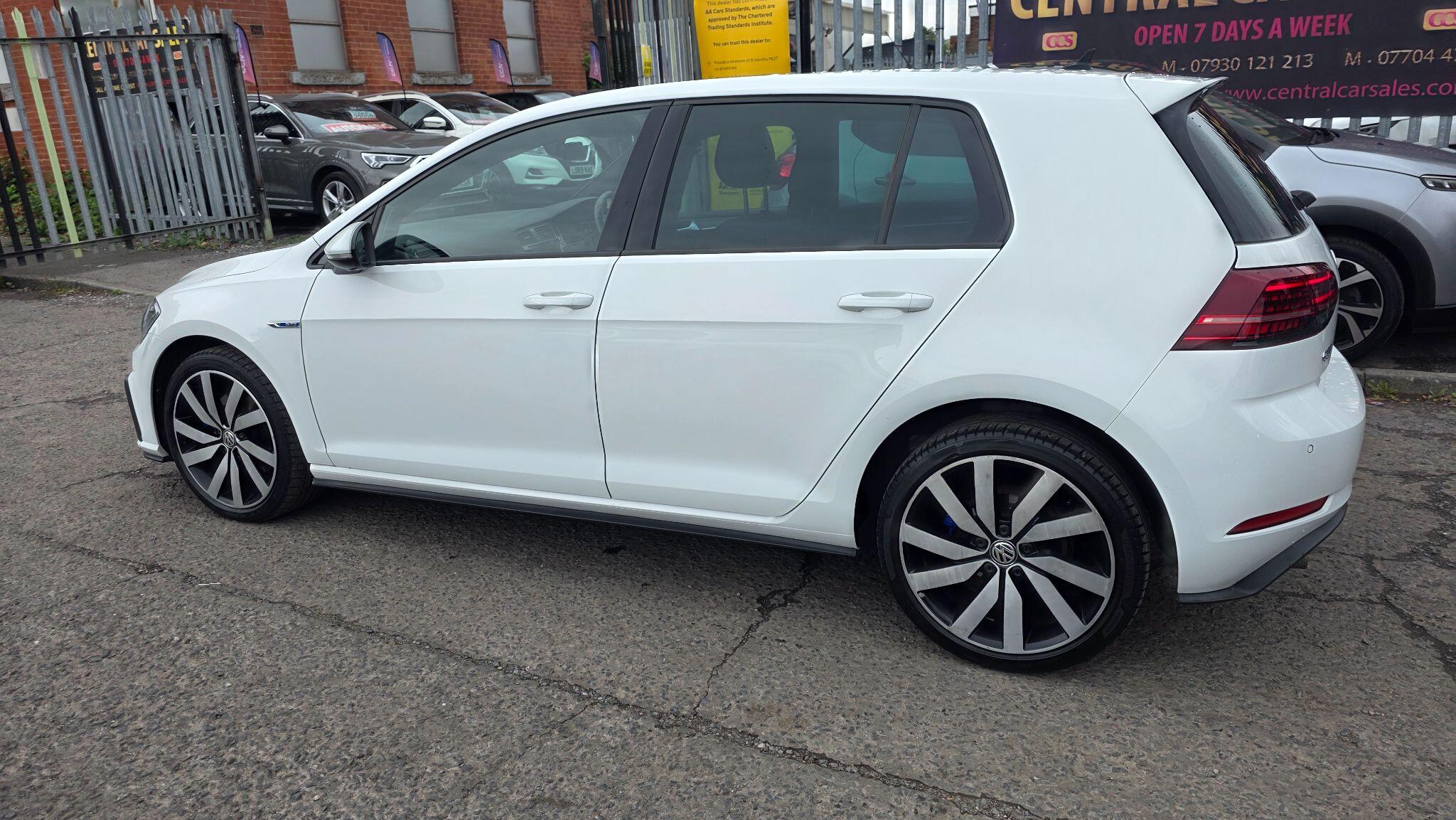 Volkswagen Golf - Image 12