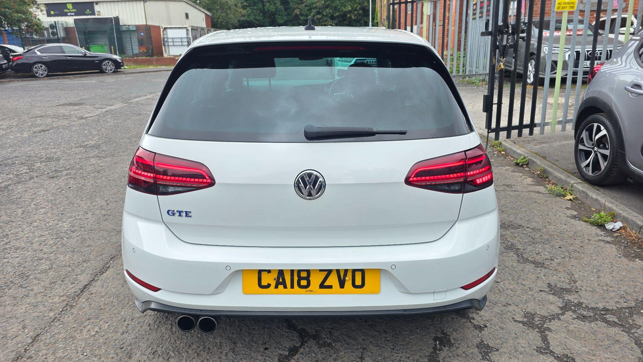 Volkswagen Golf - Image 13