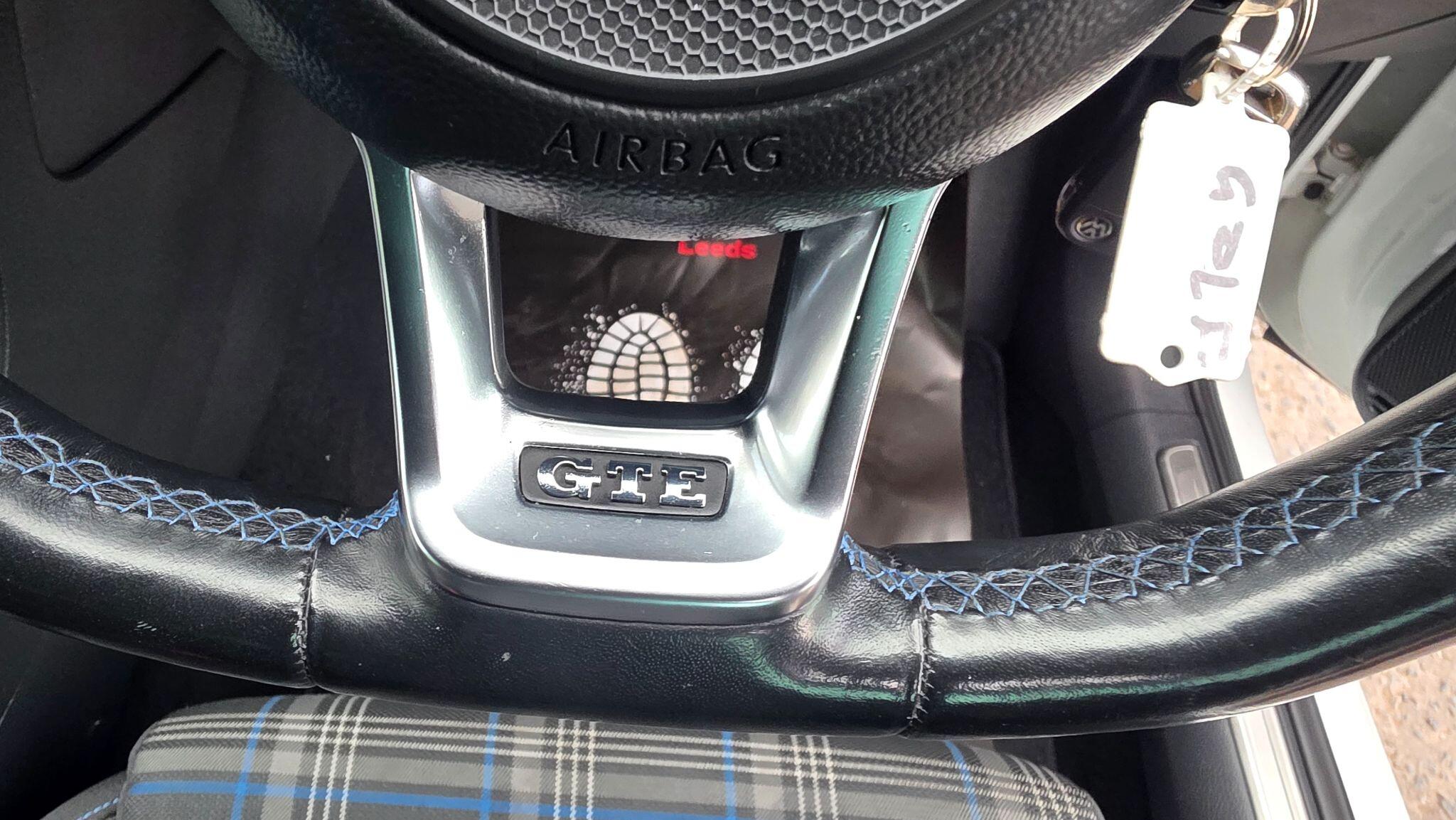 Volkswagen Golf - Image 17