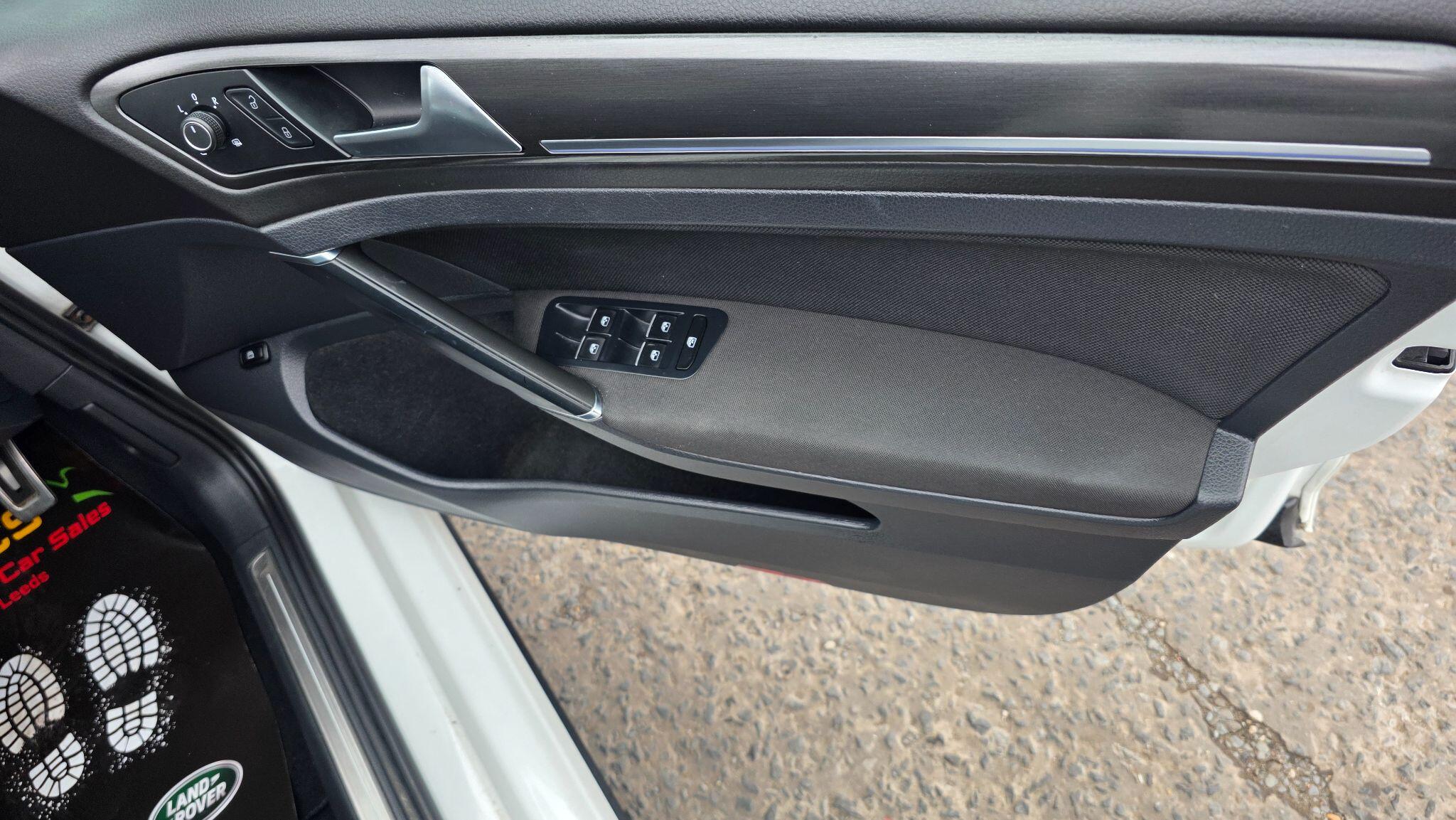 Volkswagen Golf - Image 18