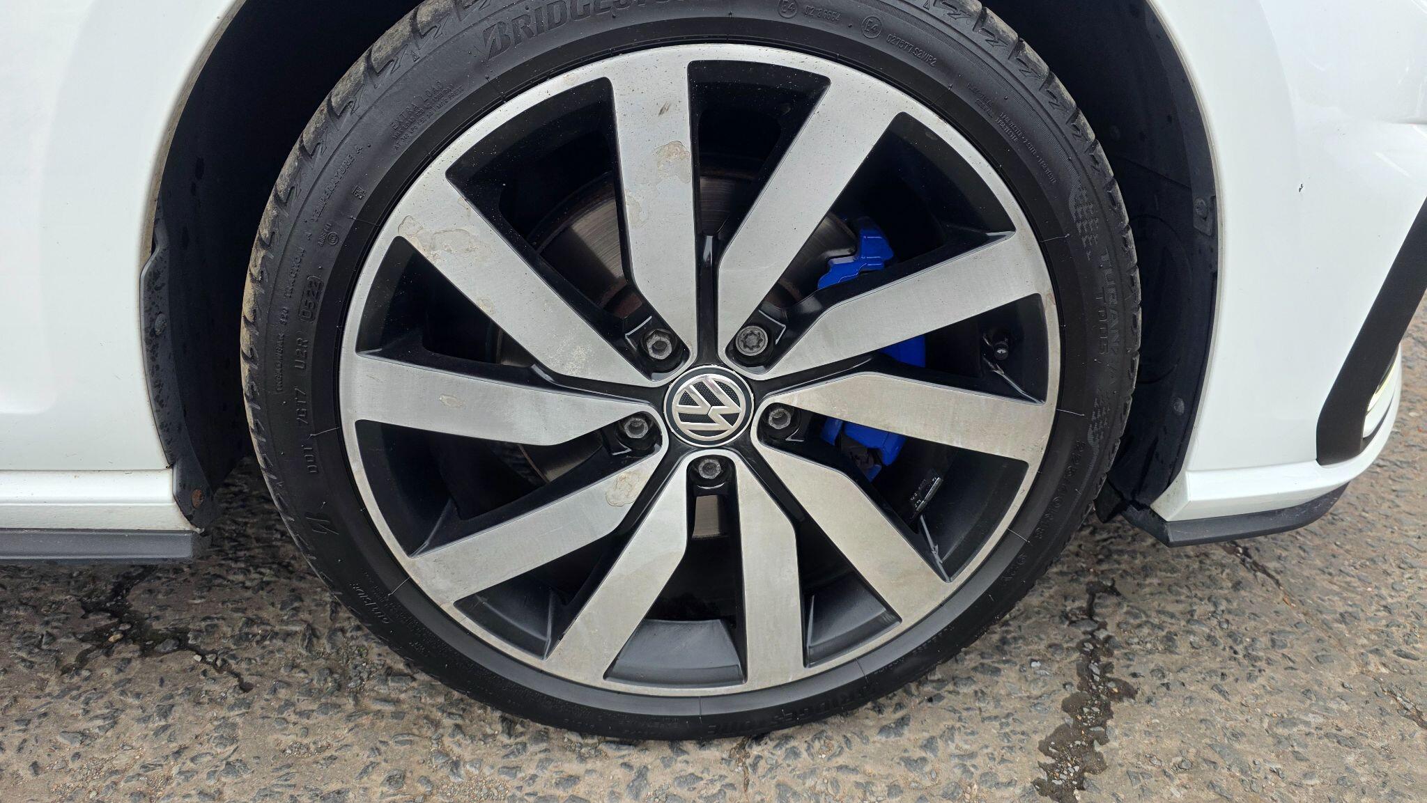 Volkswagen Golf - Image 19