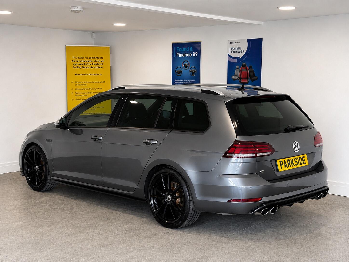 Volkswagen Golf - Image 4