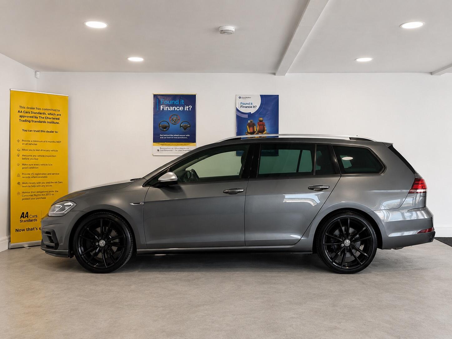 Volkswagen Golf - Image 8