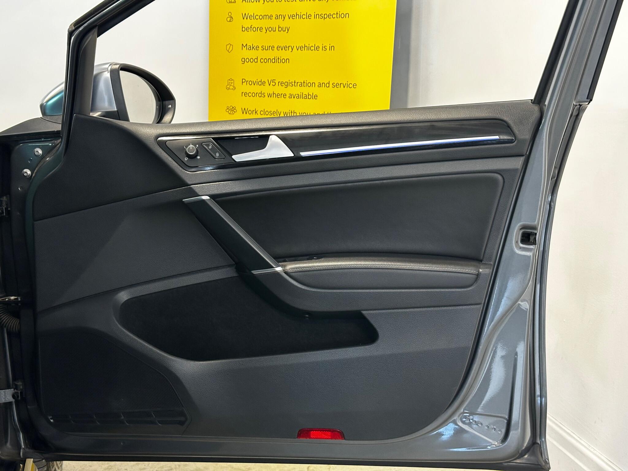 Volkswagen Golf - Image 10