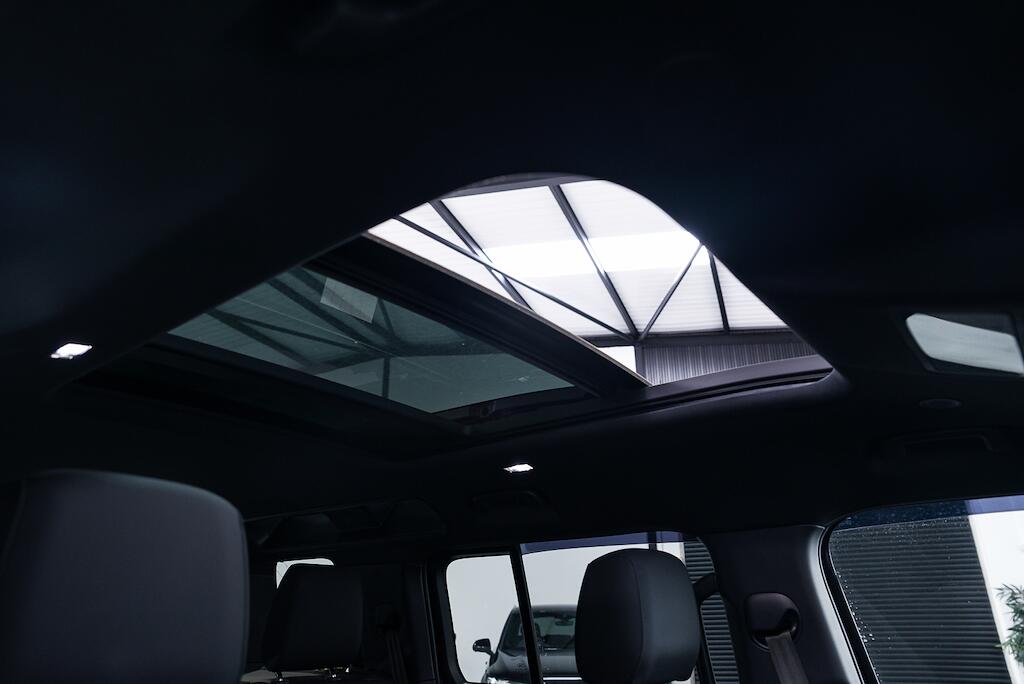 Land Rover Defender 110 - Image 5