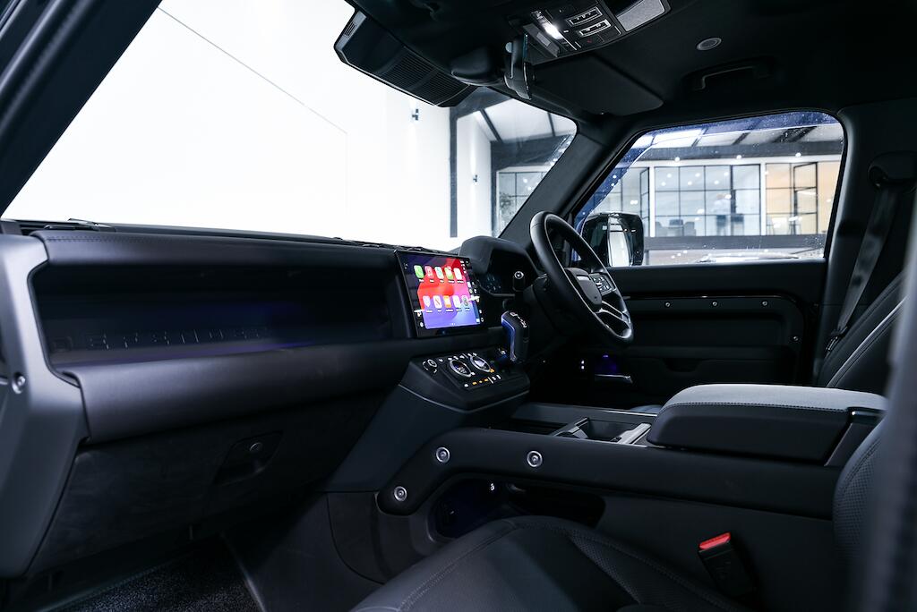 Land Rover Defender 110 - Image 13