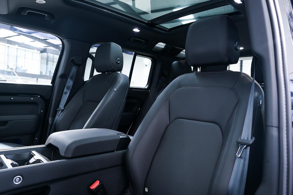 Land Rover Defender 110 - Image 14