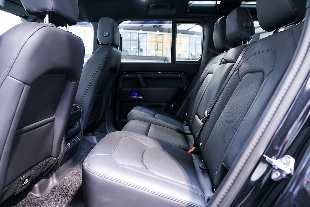 Land Rover Defender 110 - Image 15