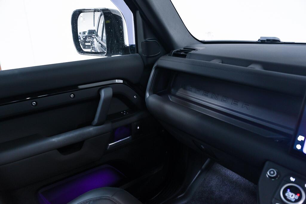 Land Rover Defender 110 - Image 16