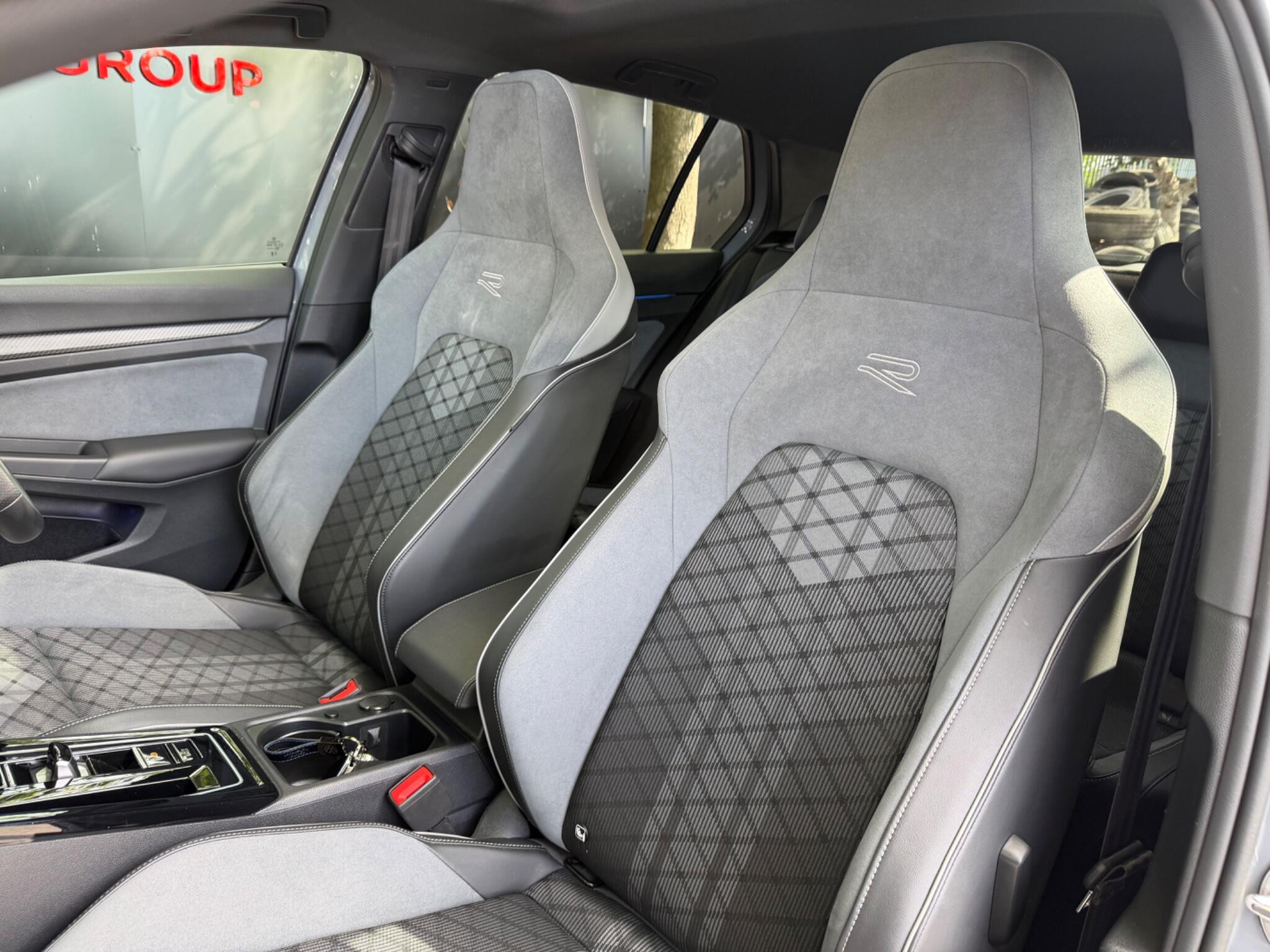 Volkswagen Golf - Image 17