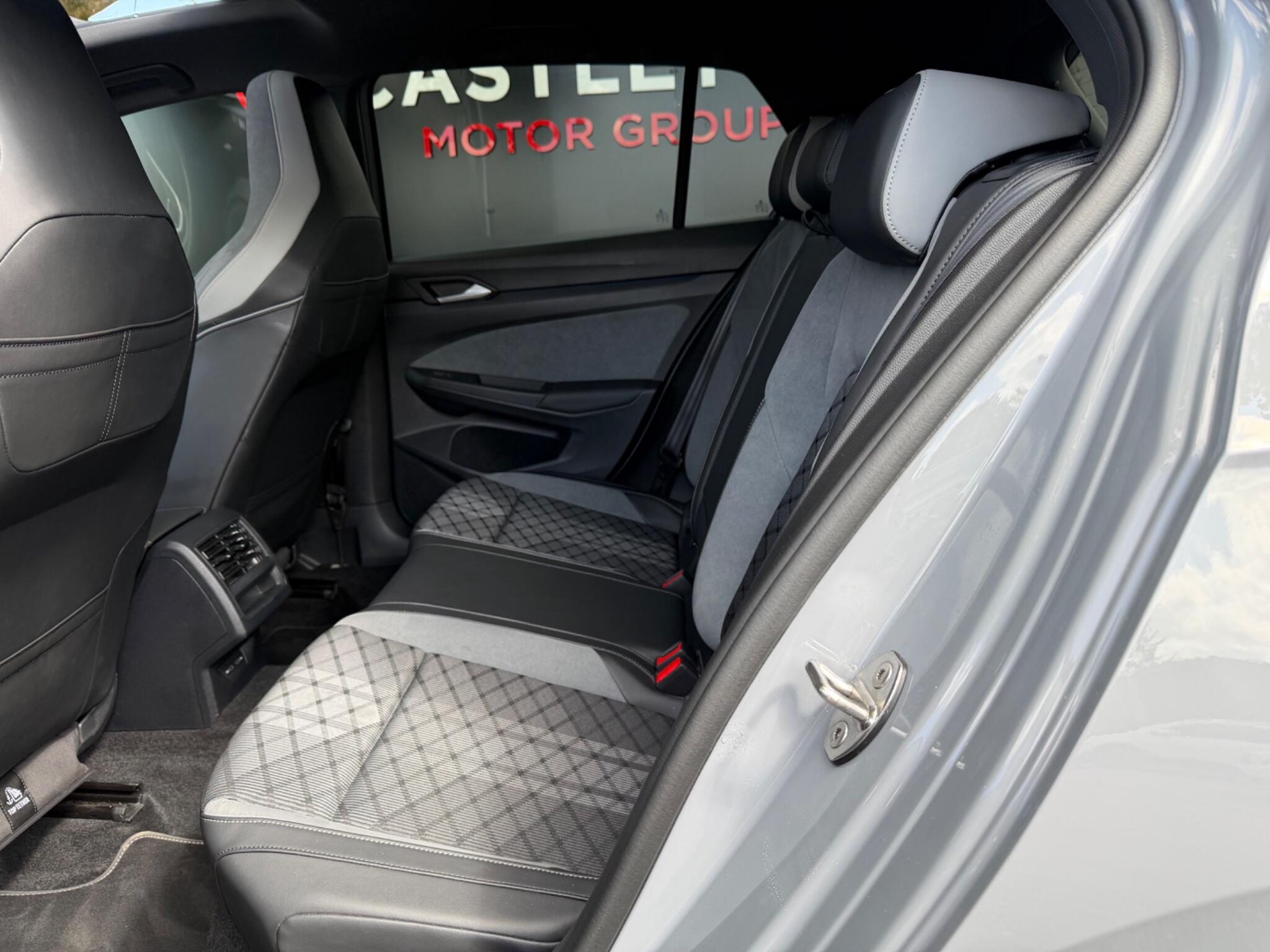 Volkswagen Golf - Image 20