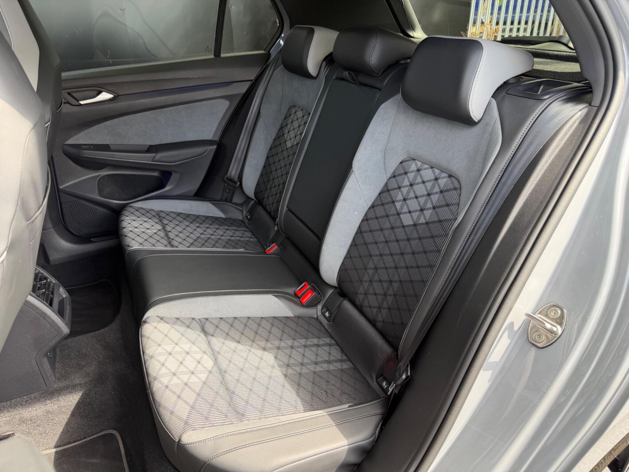 Volkswagen Golf - Image 21
