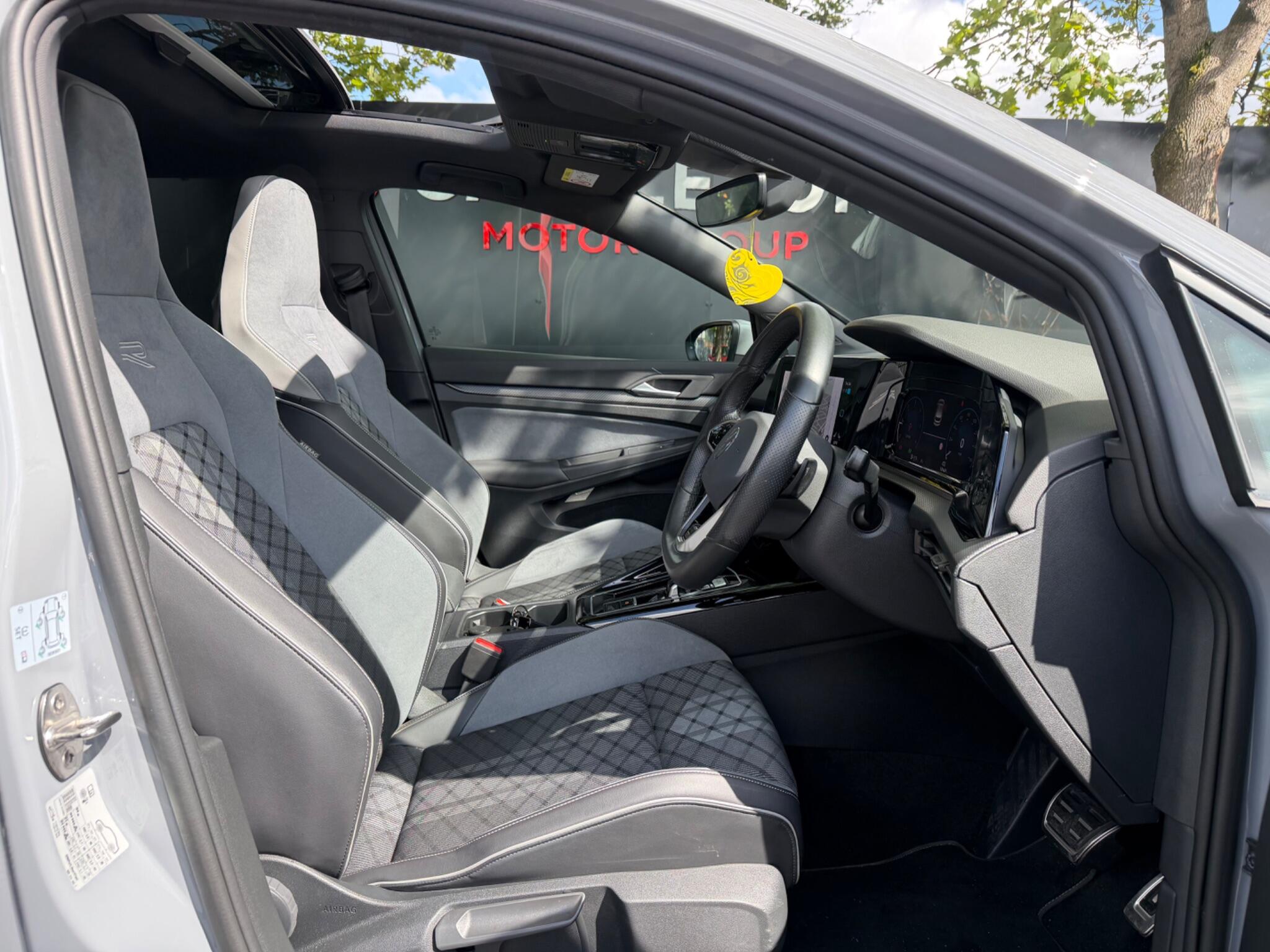 Volkswagen Golf - Image 26
