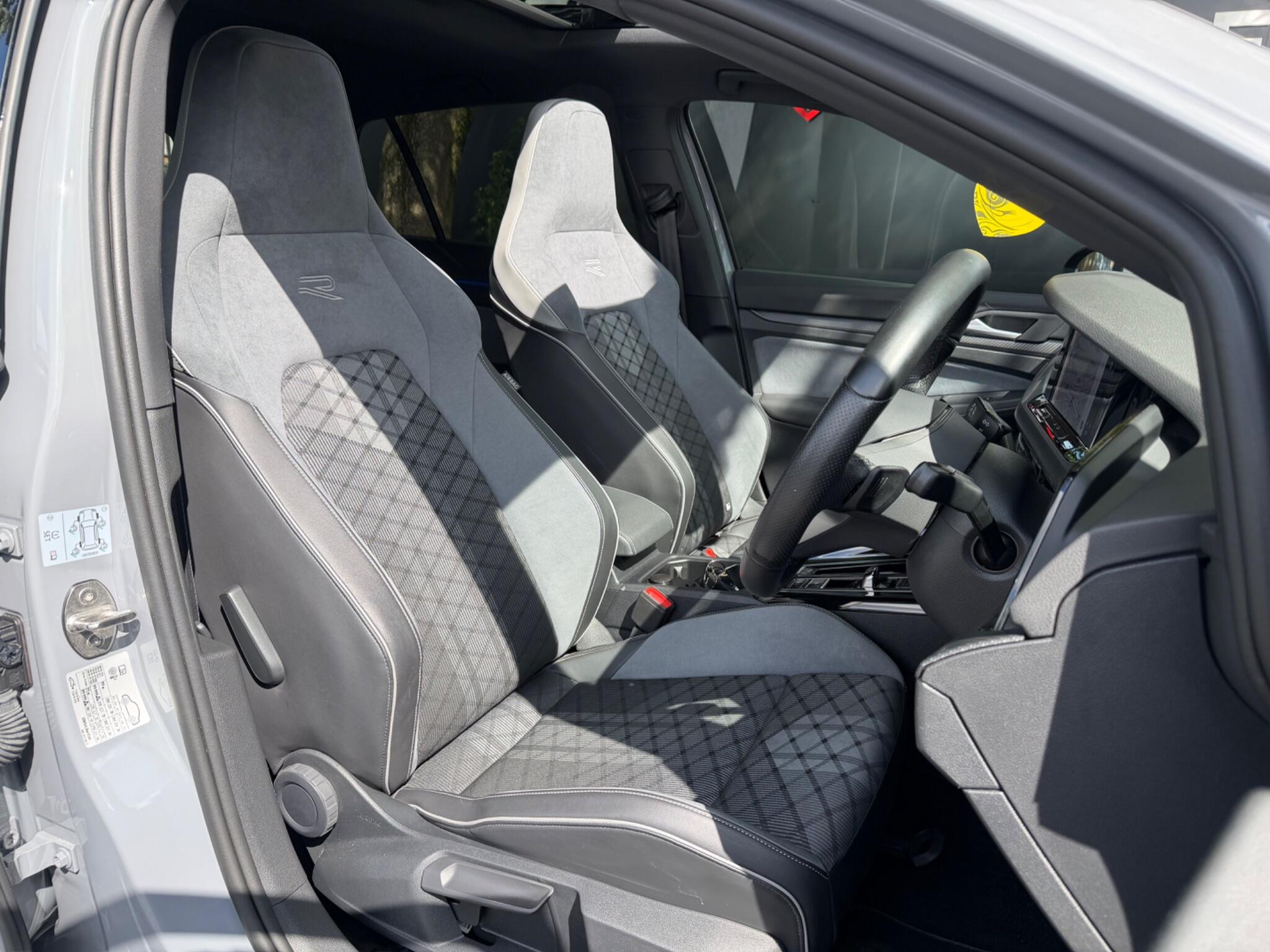 Volkswagen Golf - Image 27
