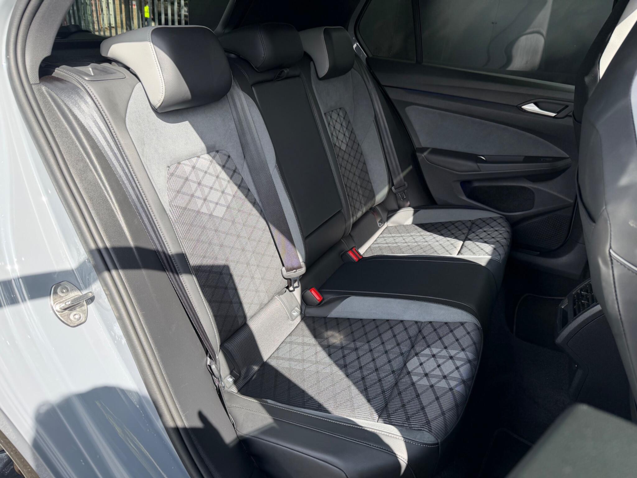 Volkswagen Golf - Image 31