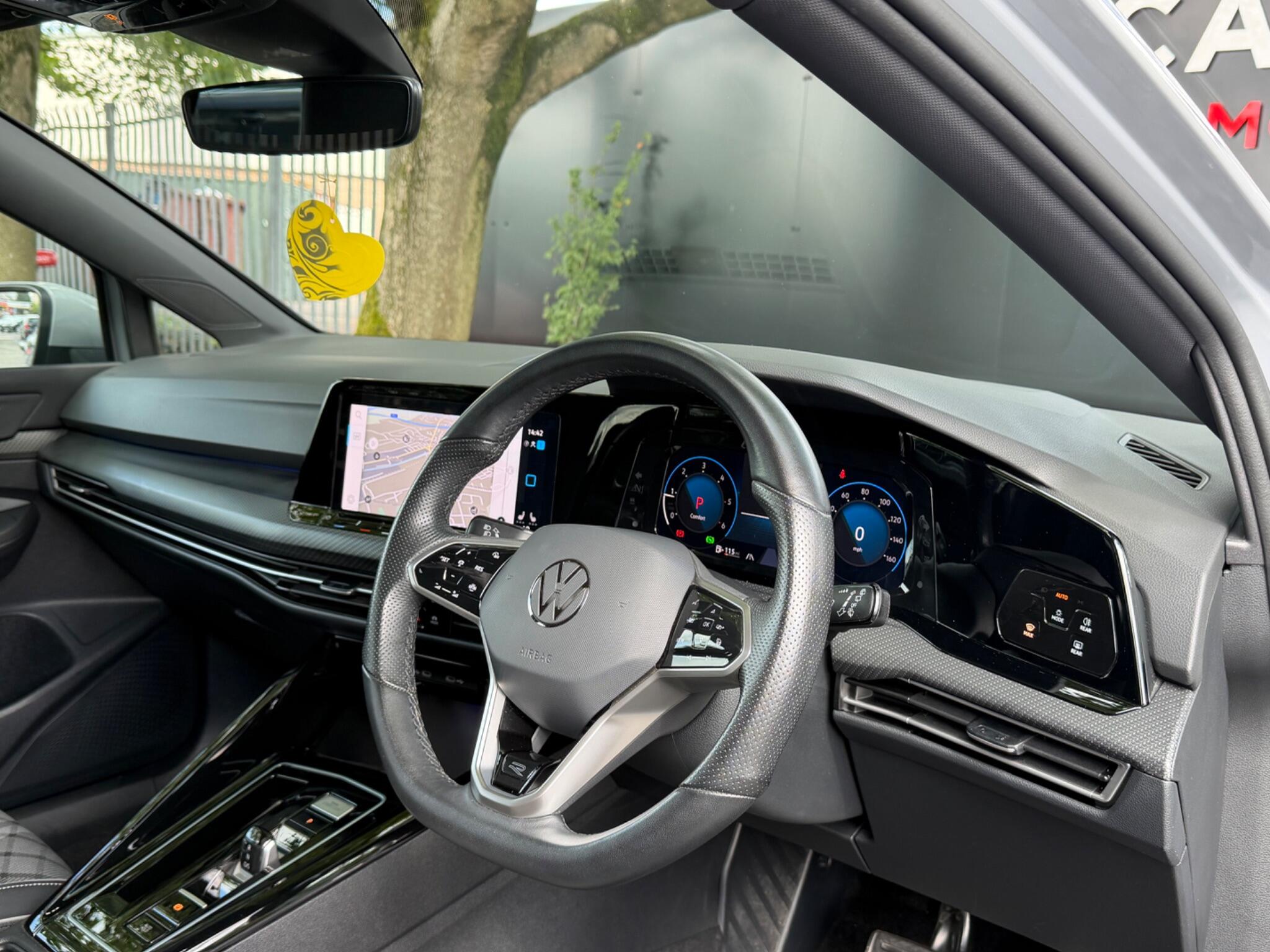 Volkswagen Golf - Image 36