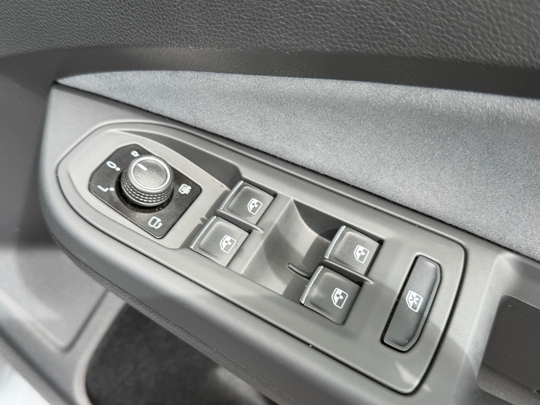 Volkswagen Golf - Image 43
