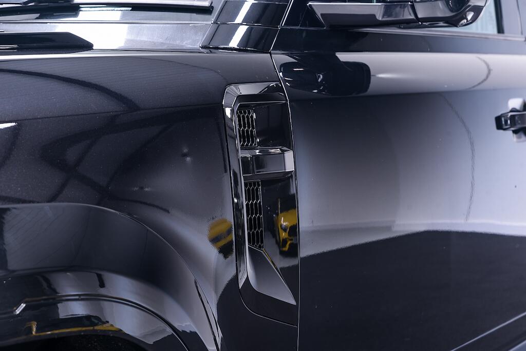 Land Rover Defender 110 - Image 10