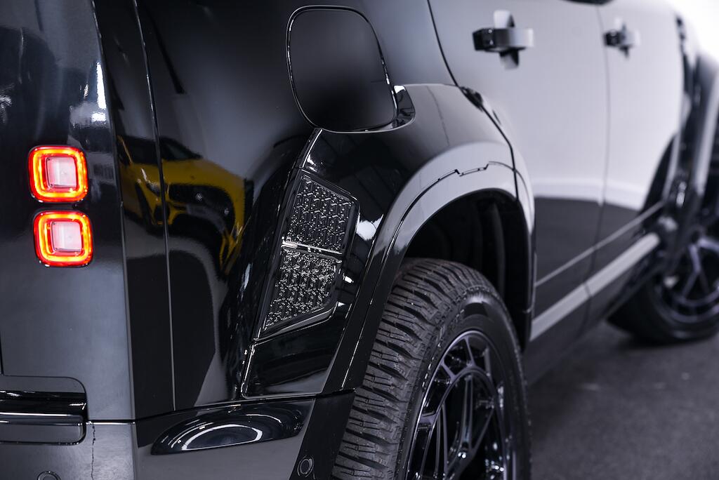 Land Rover Defender 110 - Image 13