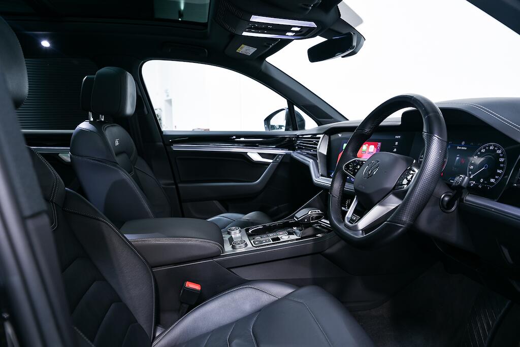 Volkswagen Touareg - Image 10