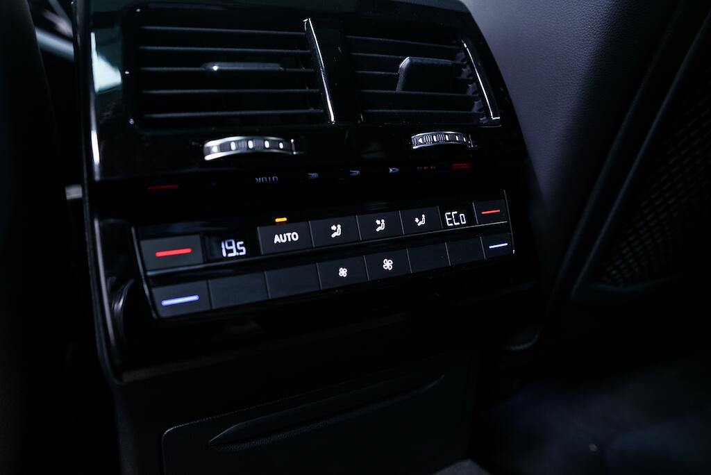 Volkswagen Touareg - Image 15