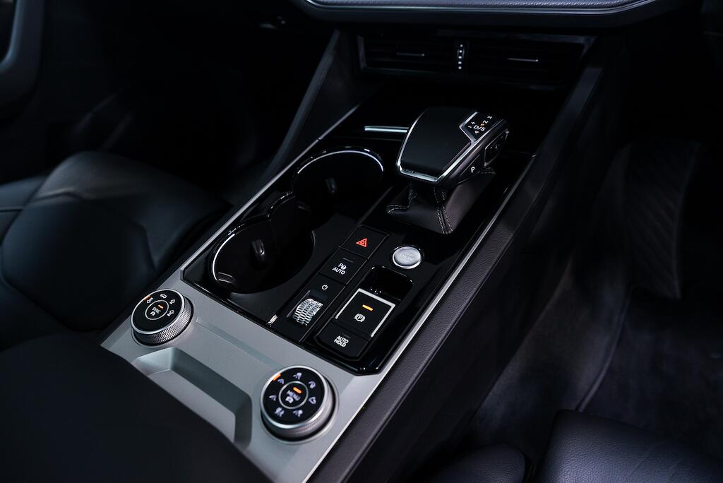 Volkswagen Touareg - Image 16