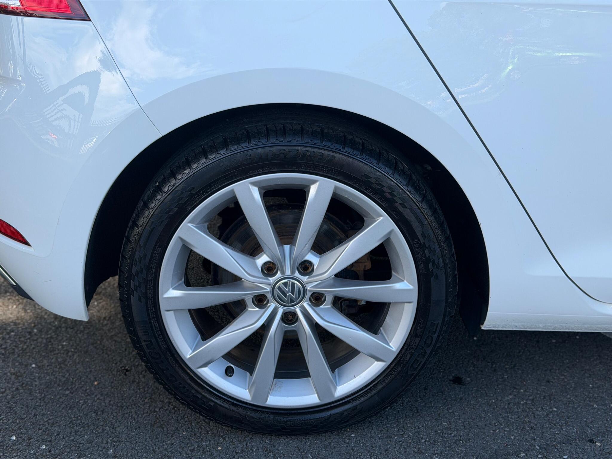 Volkswagen Golf - Image 8