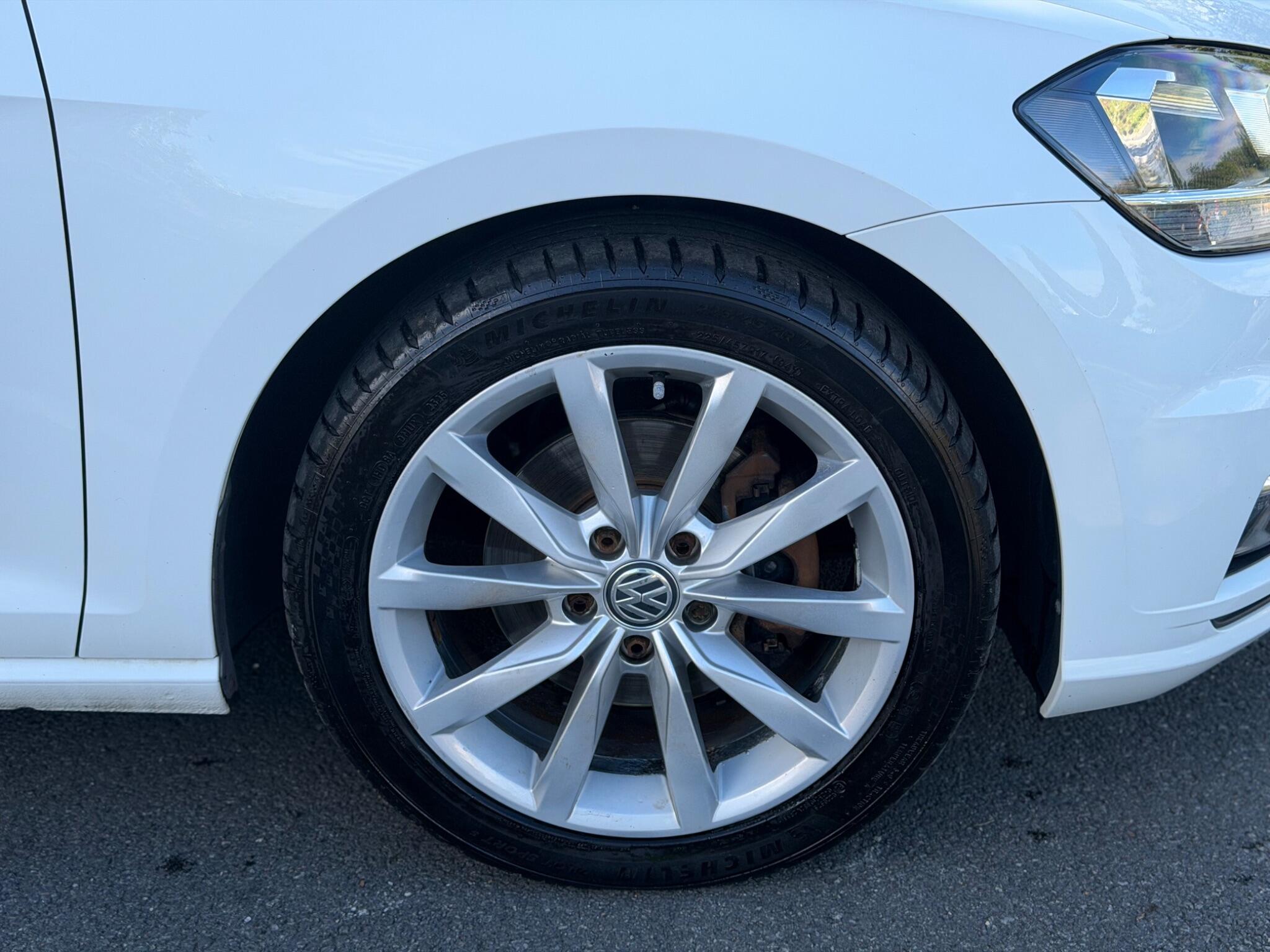 Volkswagen Golf - Image 10