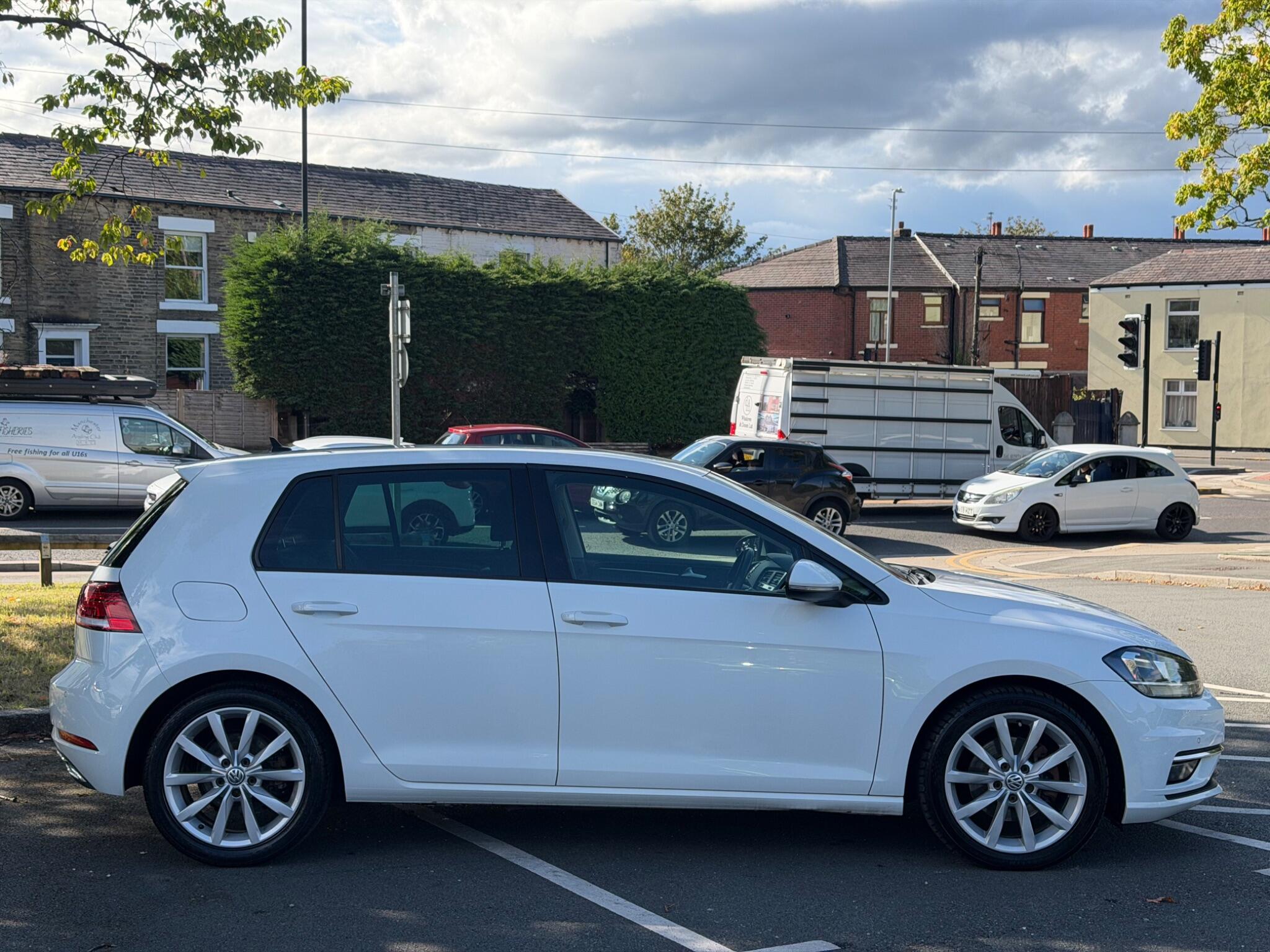 Volkswagen Golf - Image 11