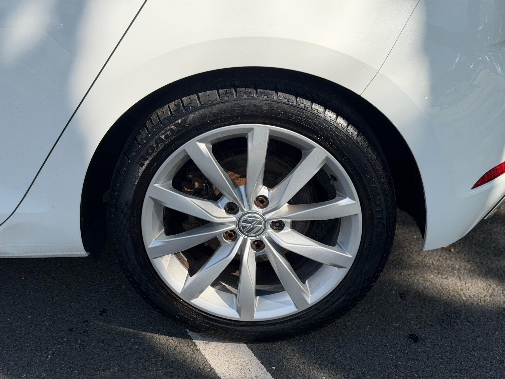 Volkswagen Golf - Image 12