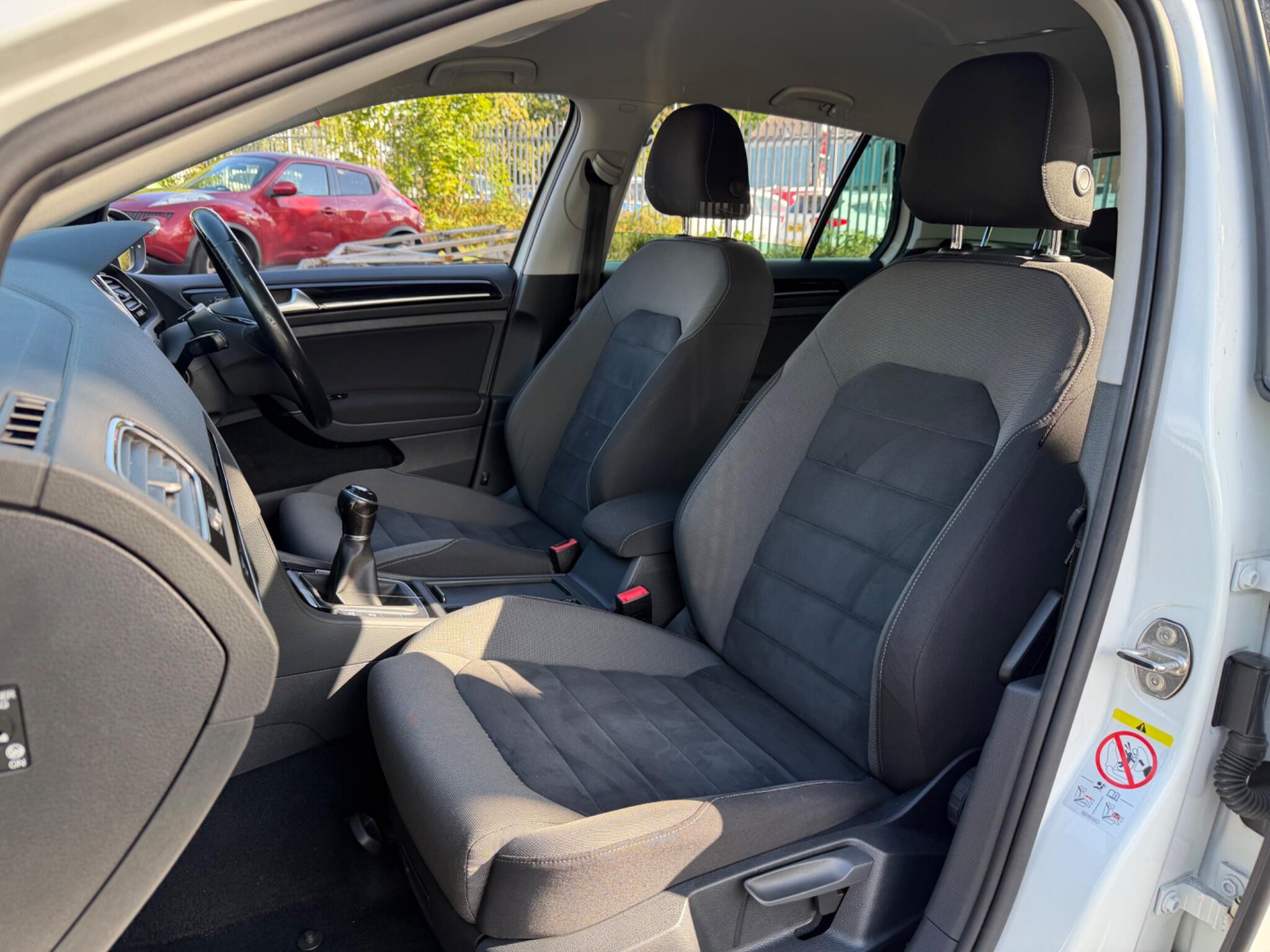 Volkswagen Golf - Image 19
