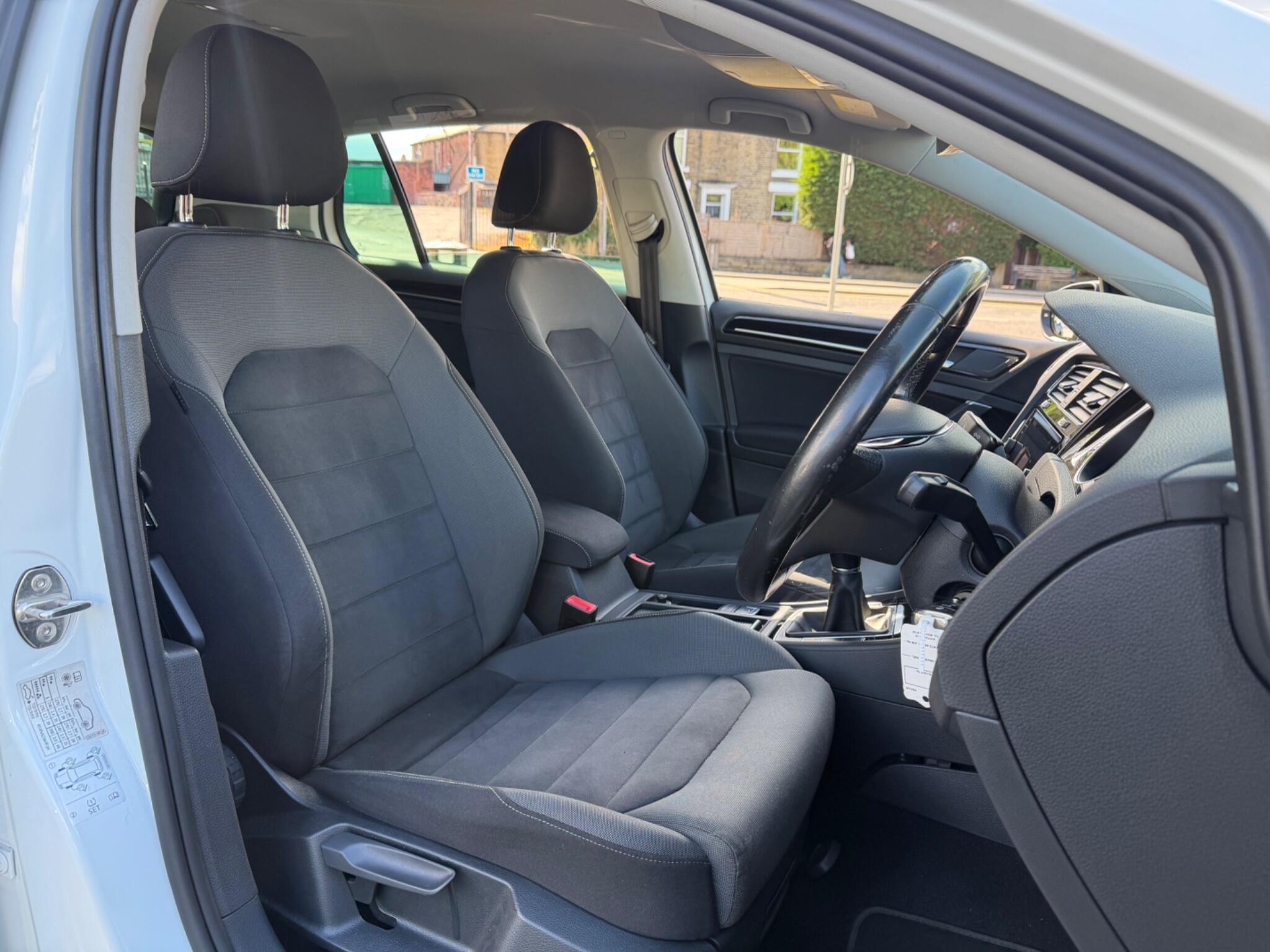 Volkswagen Golf - Image 20