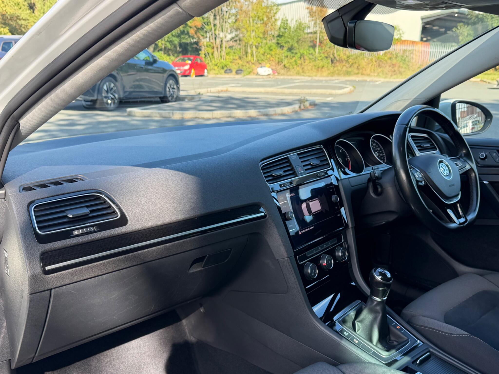 Volkswagen Golf - Image 24