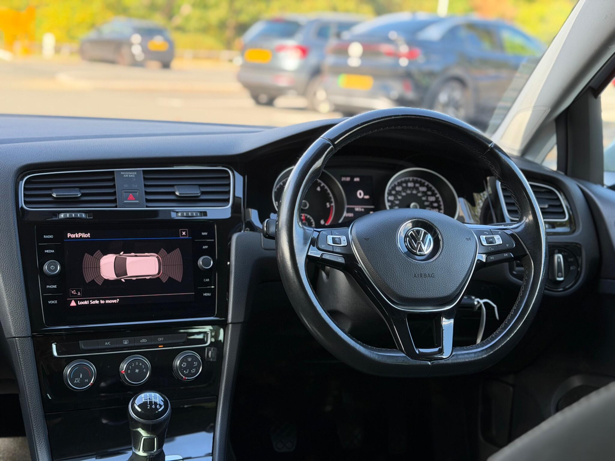 Volkswagen Golf - Image 25