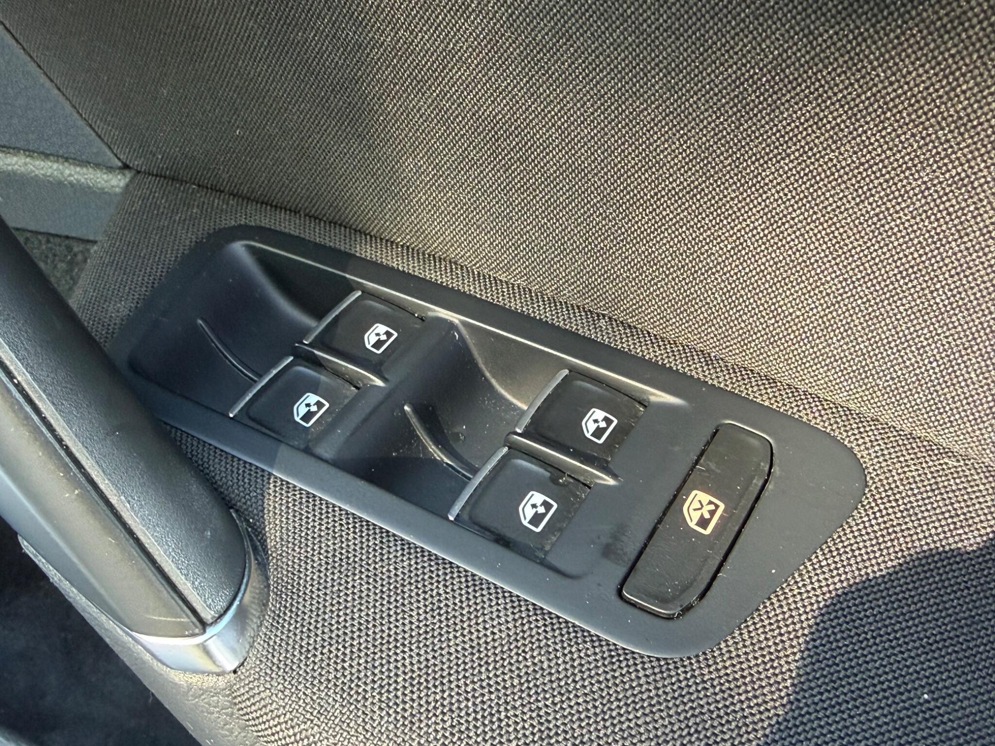 Volkswagen Golf - Image 26