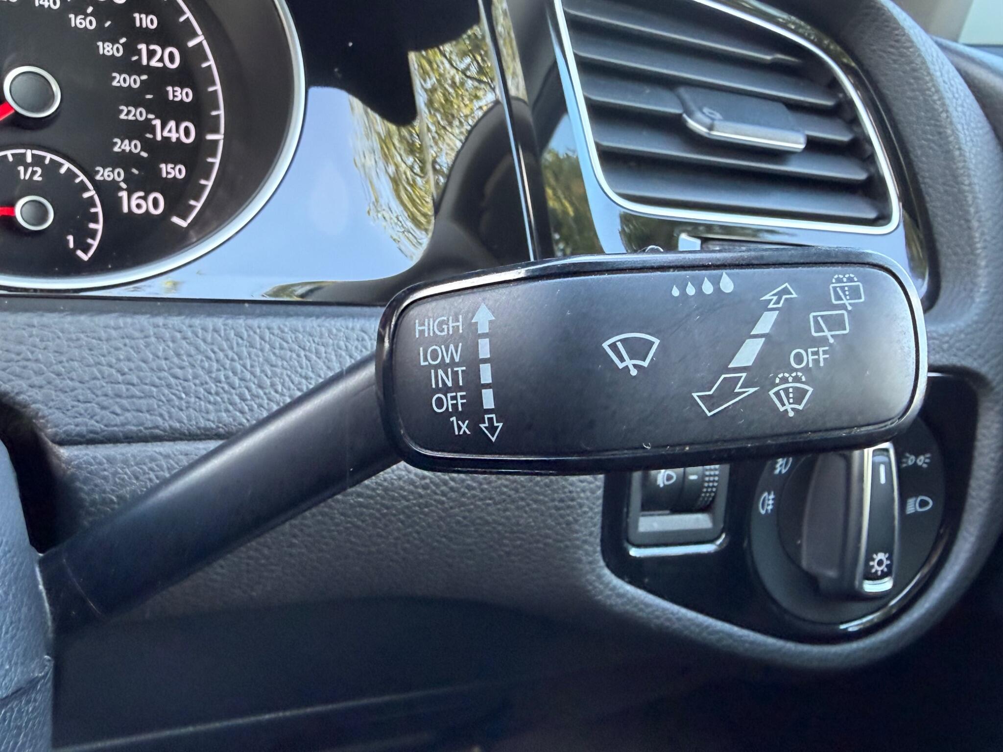 Volkswagen Golf - Image 29
