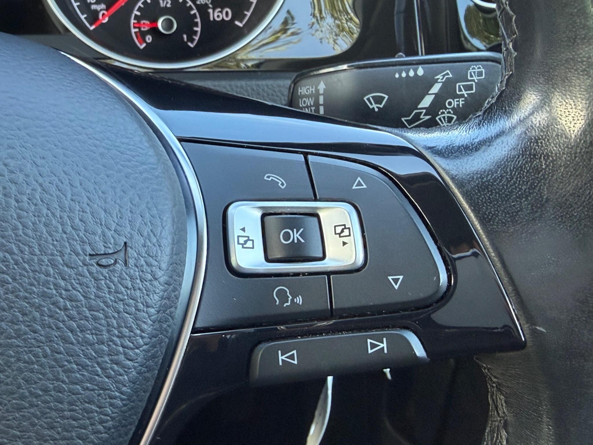 Volkswagen Golf - Image 31