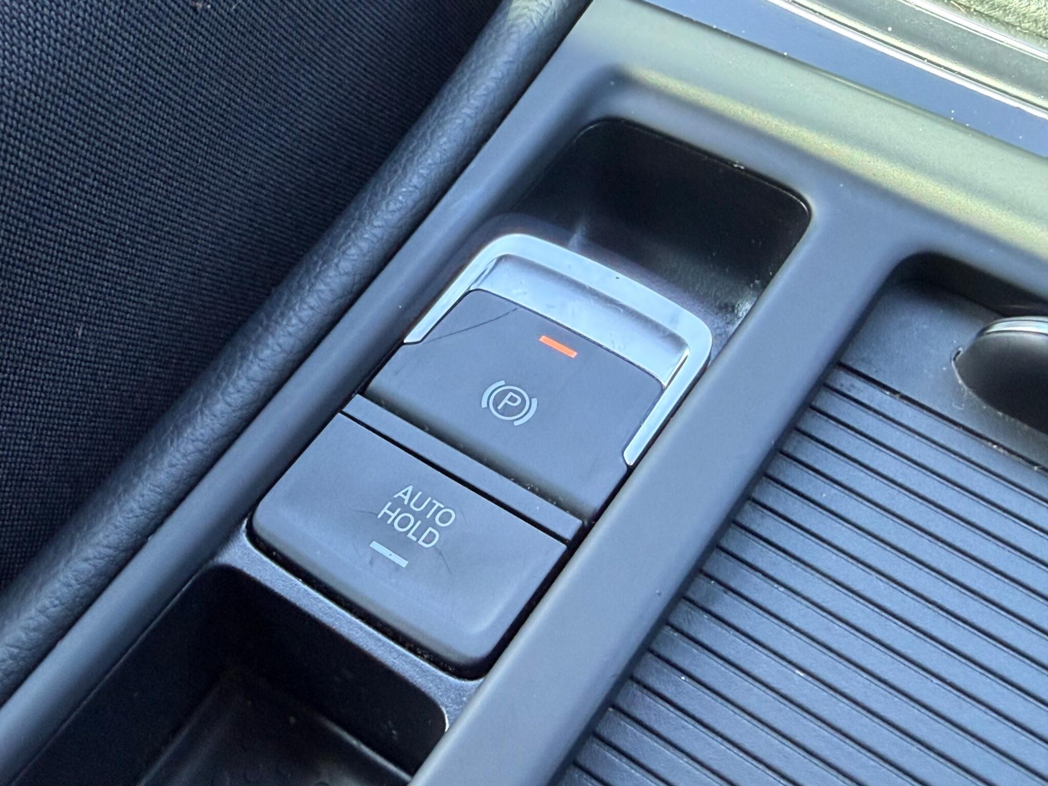 Volkswagen Golf - Image 33