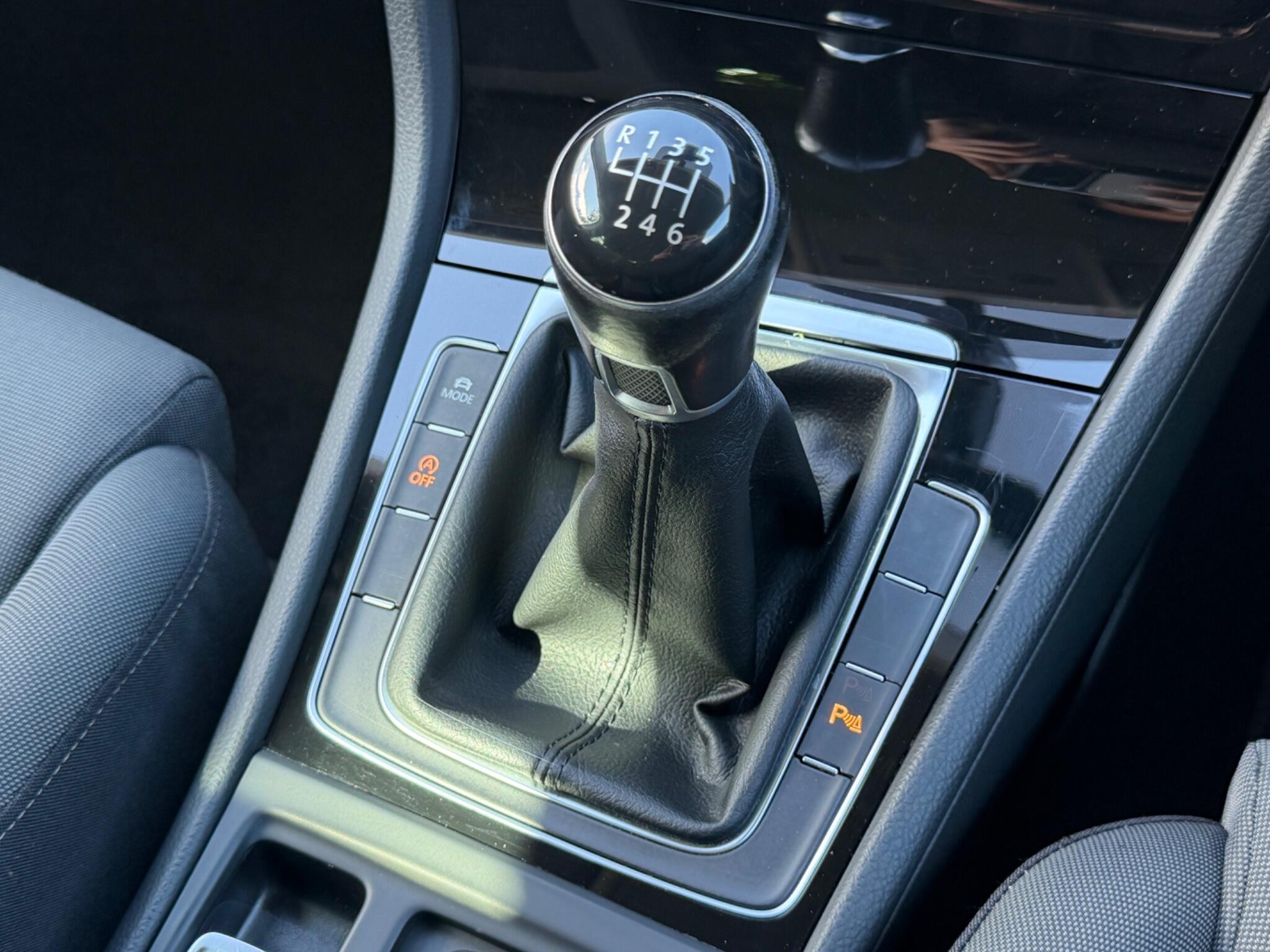 Volkswagen Golf - Image 37